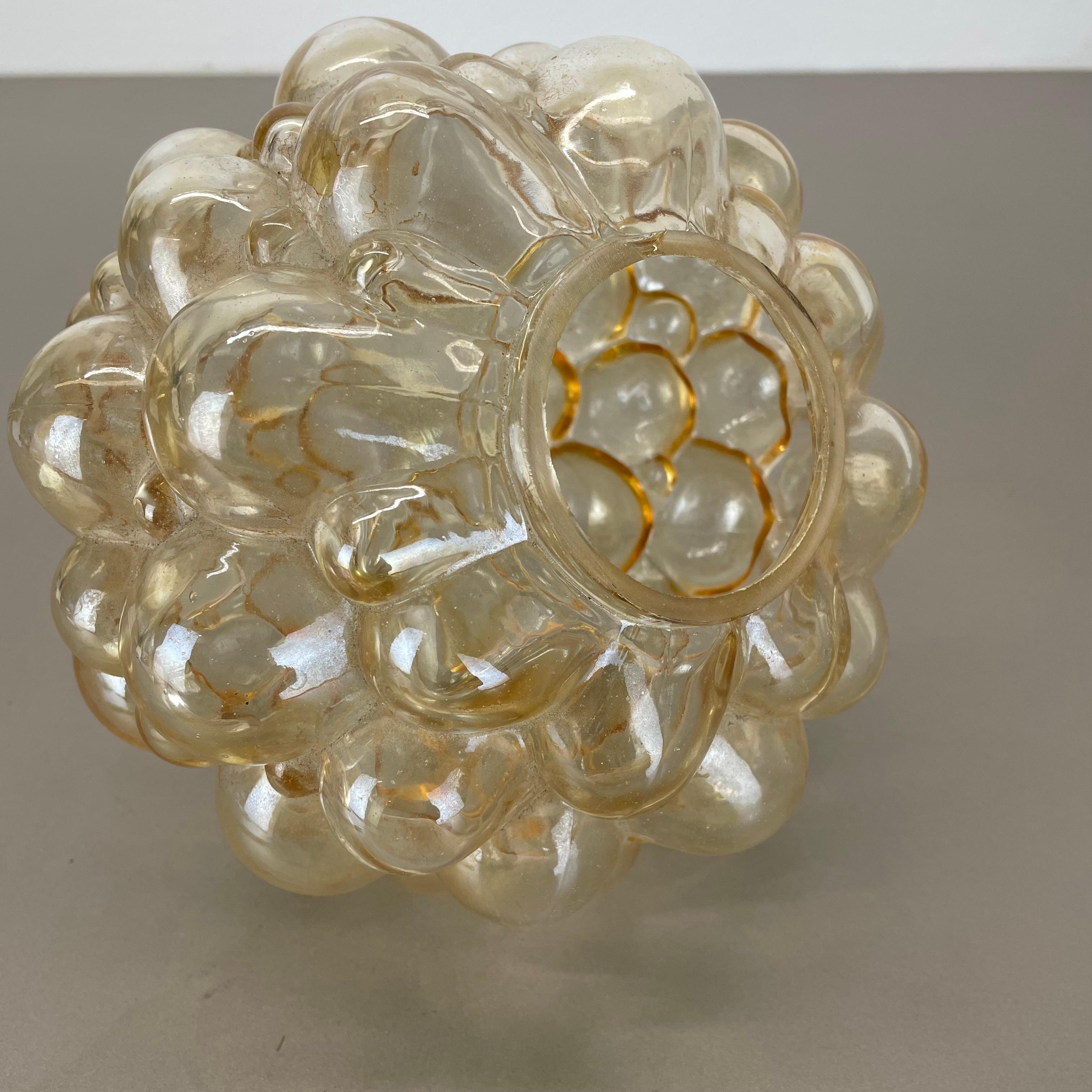 Suspension ronde à bulles d'ambre de 20 cm Helena Tynell, Glashütte Limburg, années 1970 en vente 11