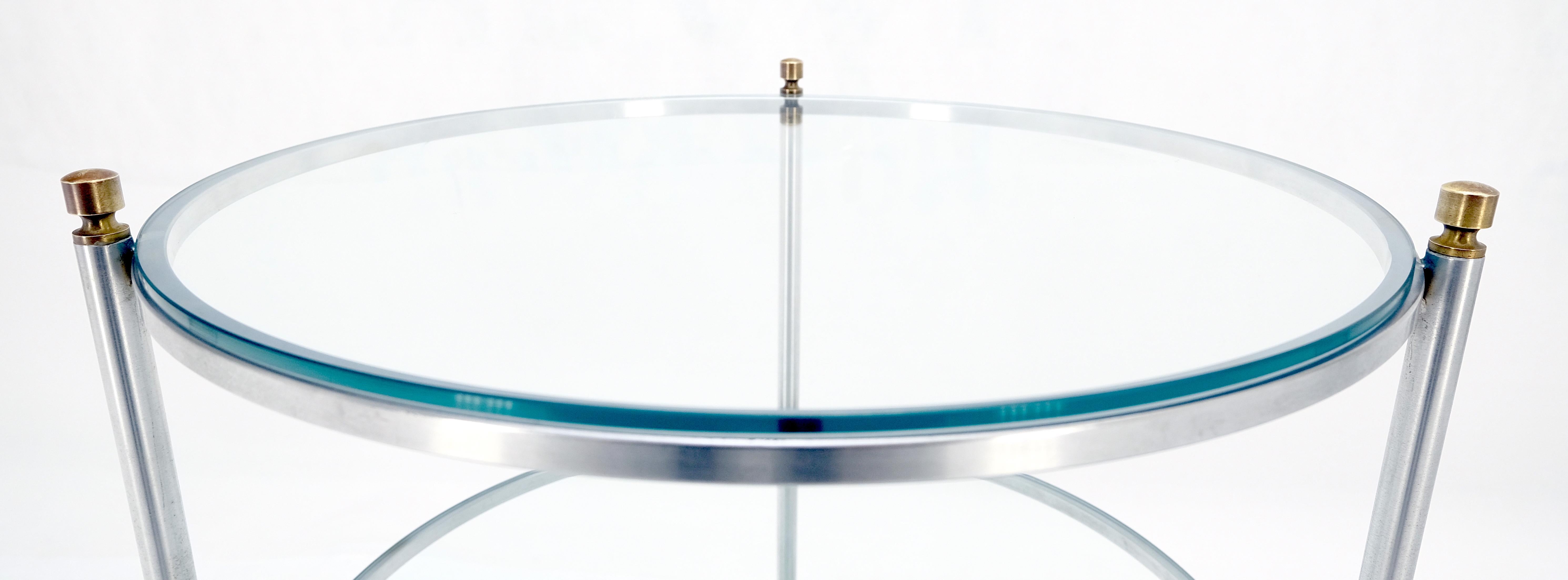 Table d'appoint ronde 22' Diameter 3 Tier Glass Shelves Chrome Brass Finials Side End Table MINT en vente 4