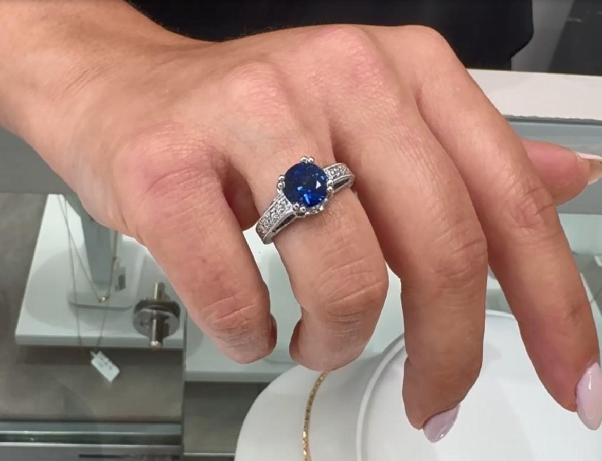 Round 2.51 Carat Diffused Sapphire in Platinum Hand Engraved Diamond Ring For Sale 1
