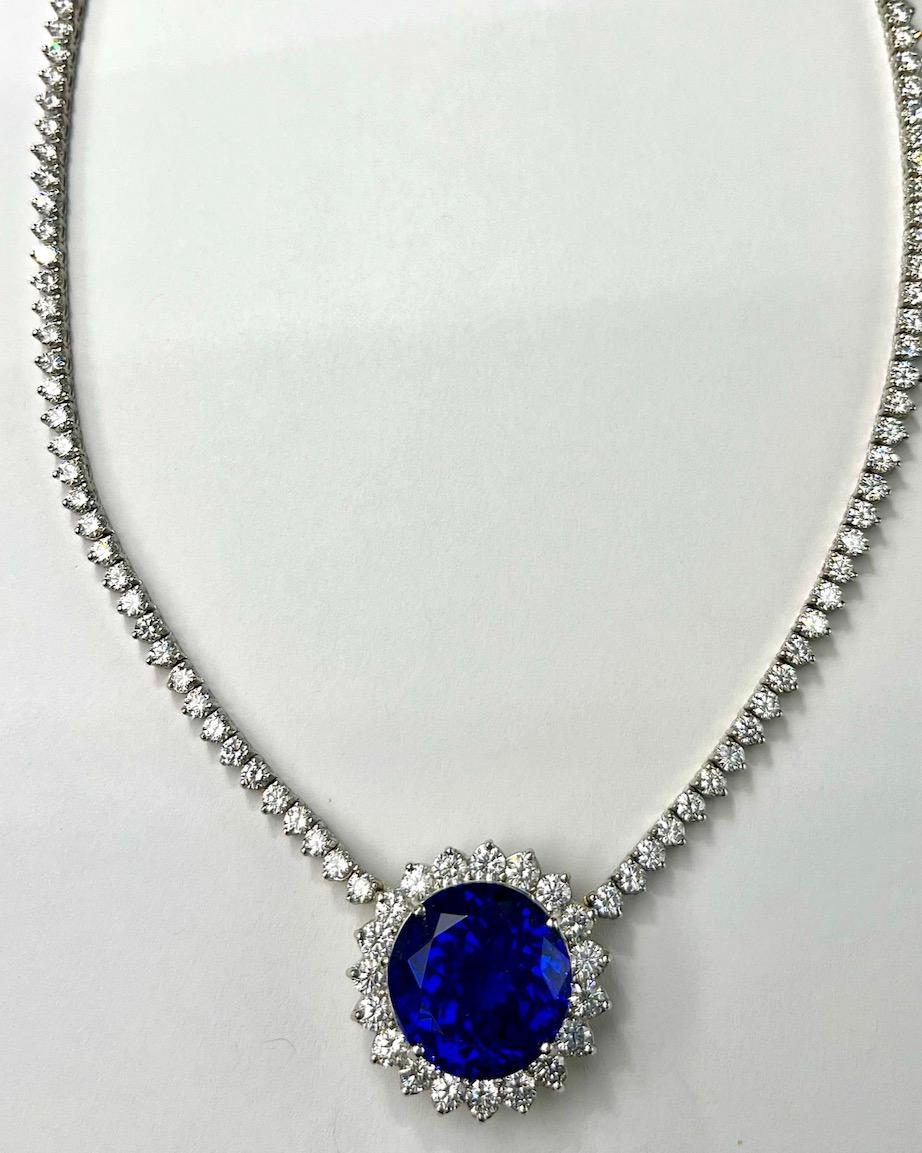 Contemporary Round 29.90Ct Gem Round Tanzanite And Diamond Necklace For Sale