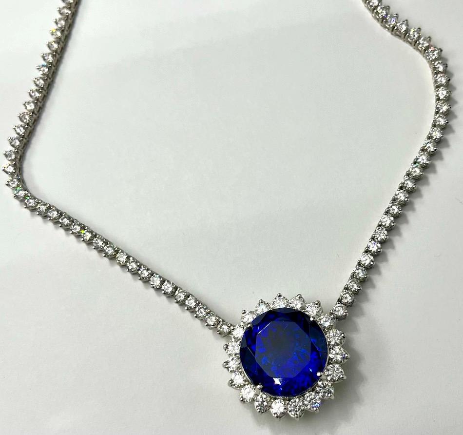 Round 29.90Ct Gem Round Tanzanite And Diamond Necklace In New Condition For Sale In San Diego, CA