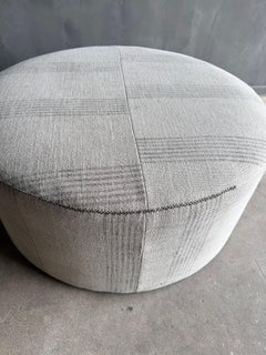 Runde 36" Ottomane in schweren Leinenstreifen