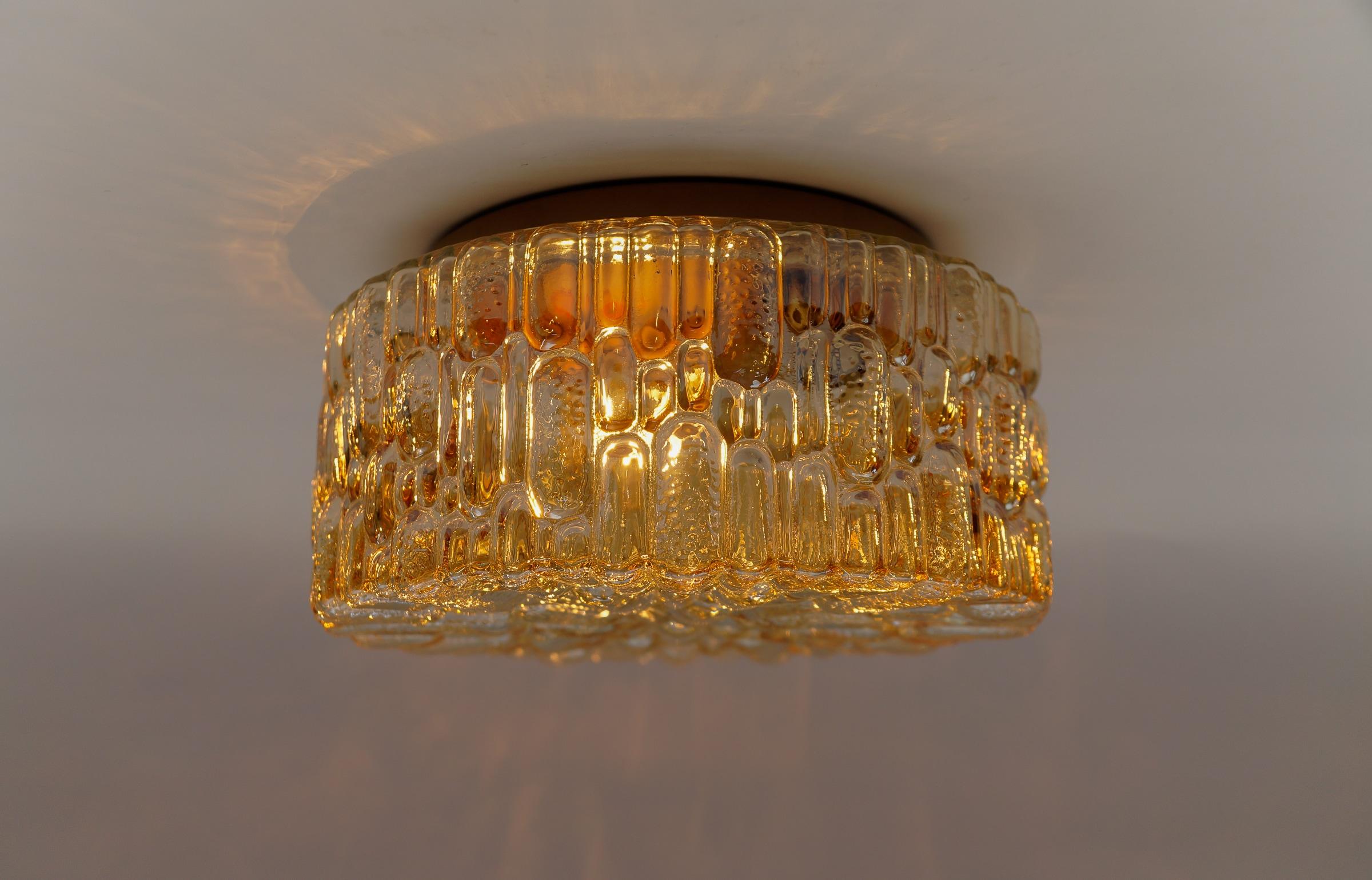 Lampe encastrée ronde en verre ambré 3D, Allemagne, années 1960 en vente 3