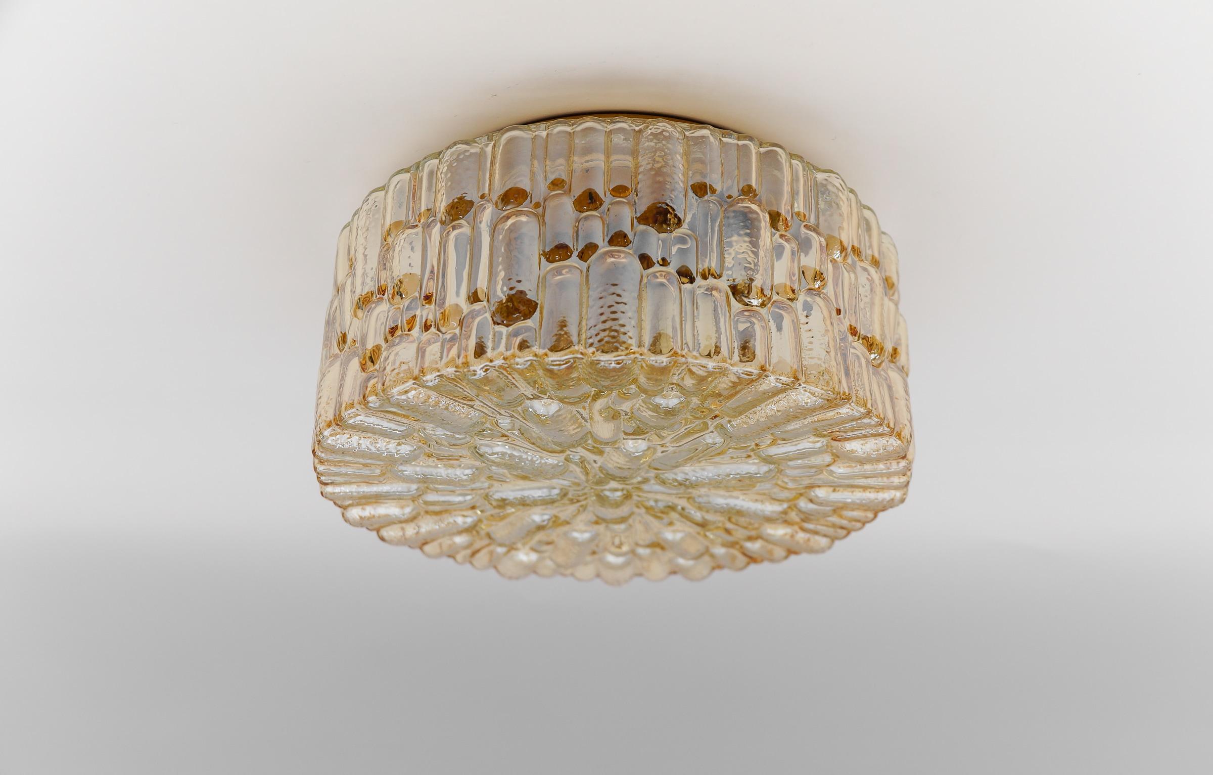 Mid-Century Modern Lampe encastrée ronde en verre ambré 3D, Allemagne, années 1960 en vente