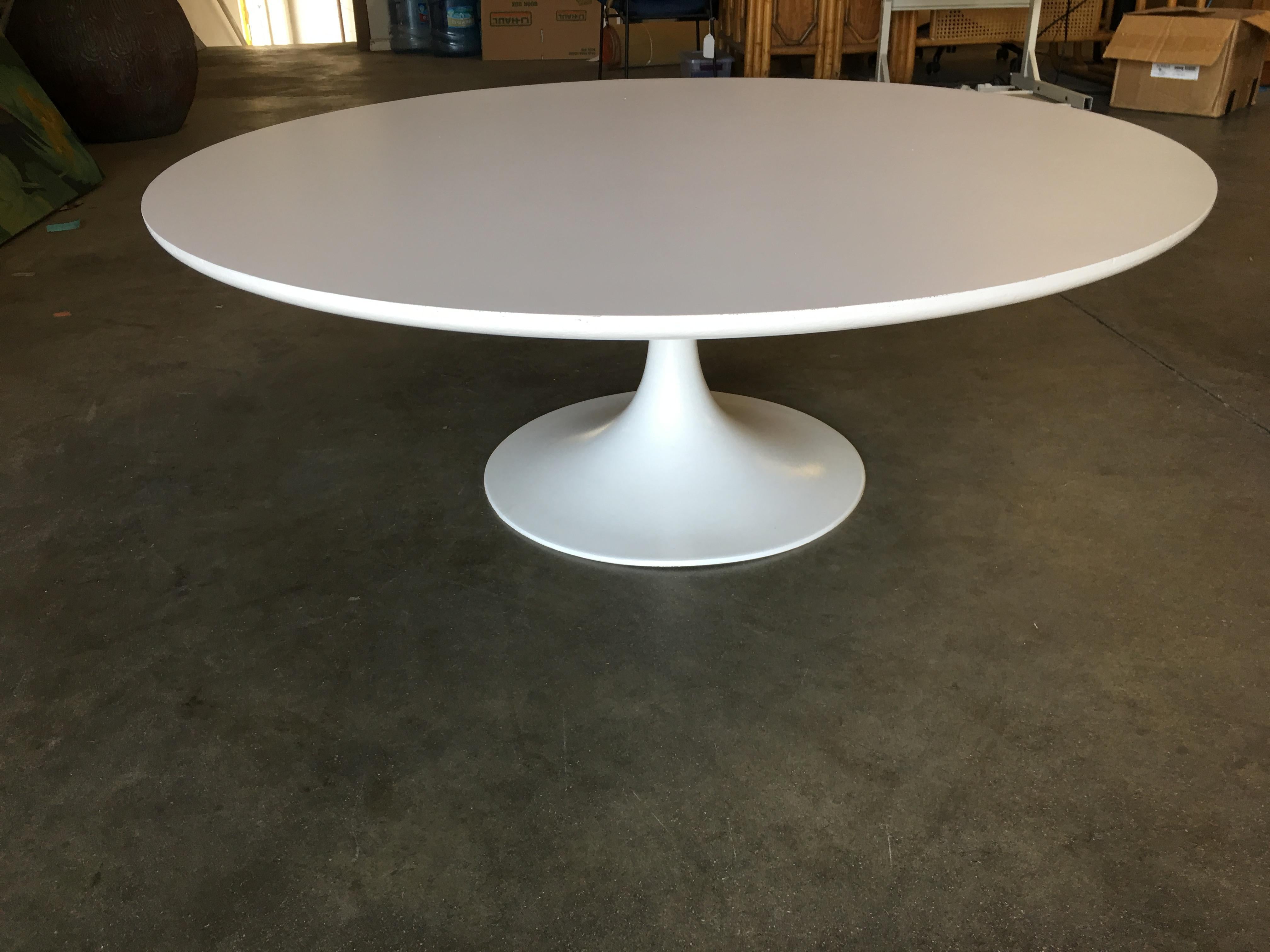 American Round Tulip Coffee Table by Eero Saarinen for Knoll, Circa 1970s