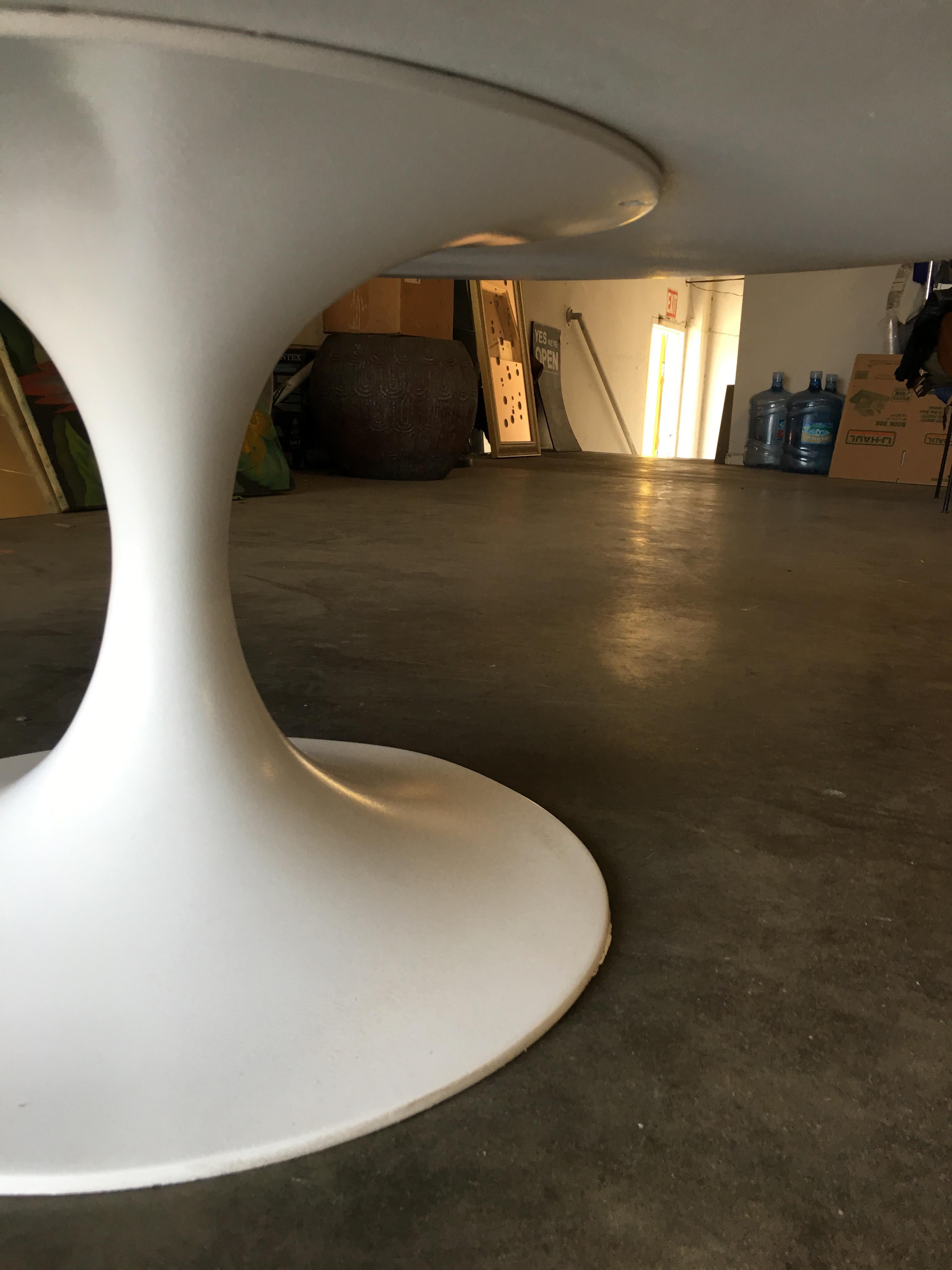 Round Tulip Coffee Table by Eero Saarinen for Knoll, Circa 1970s 1