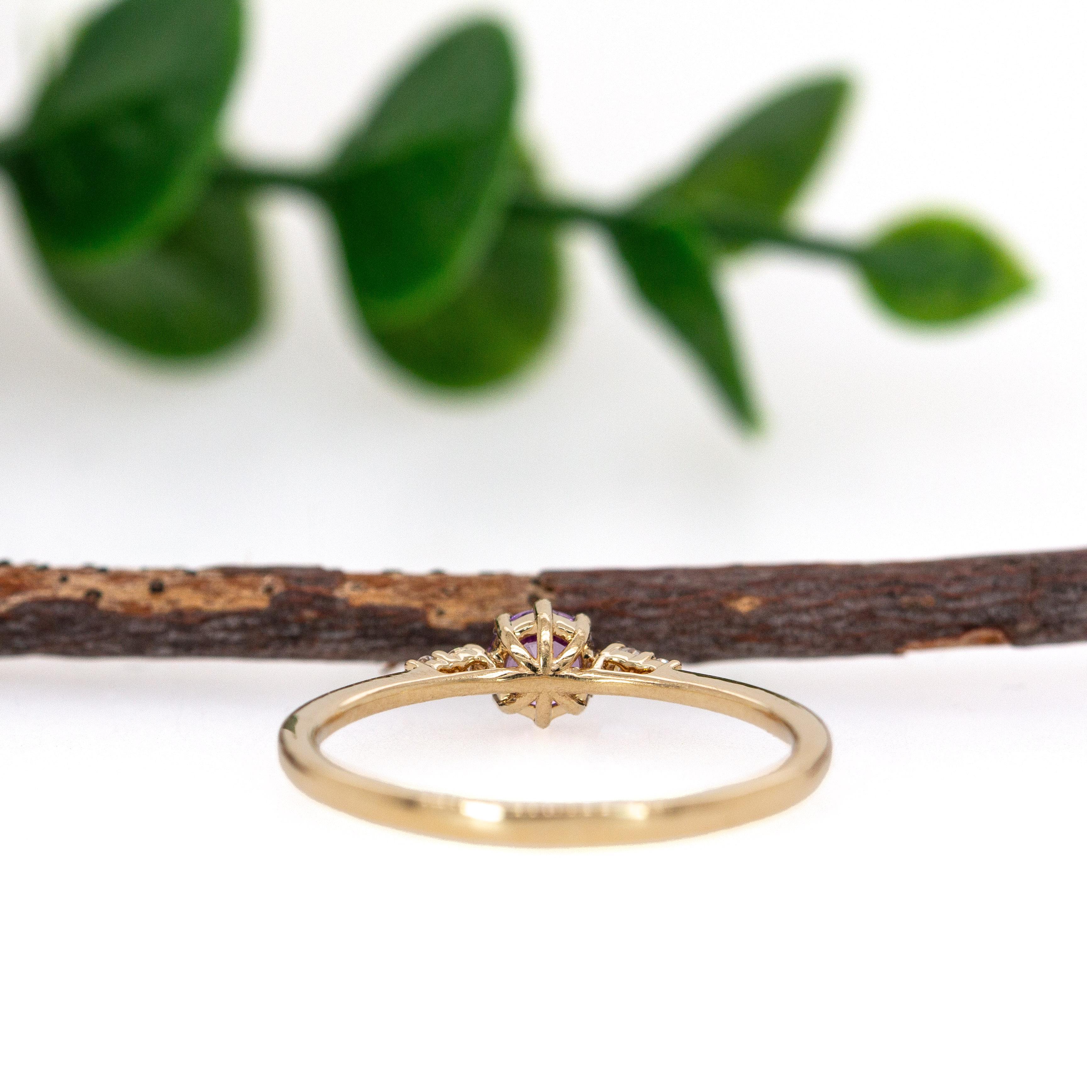 Runde 4mm Ceylon lila Saphir Ring in 14k massivem Gold w Erde Mined Diamanten im Angebot 4