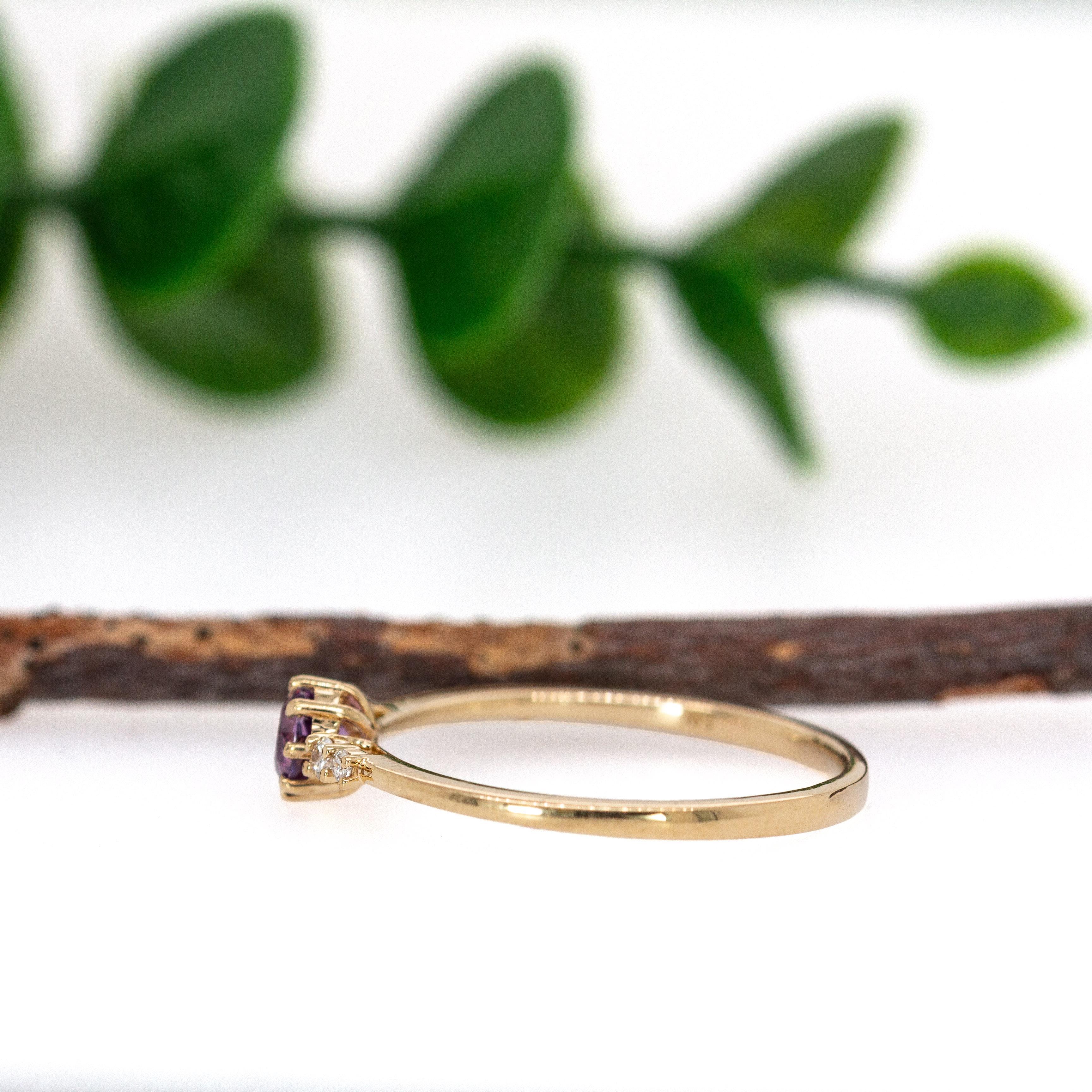 Runde 4mm Ceylon lila Saphir Ring in 14k massivem Gold w Erde Mined Diamanten im Angebot 3