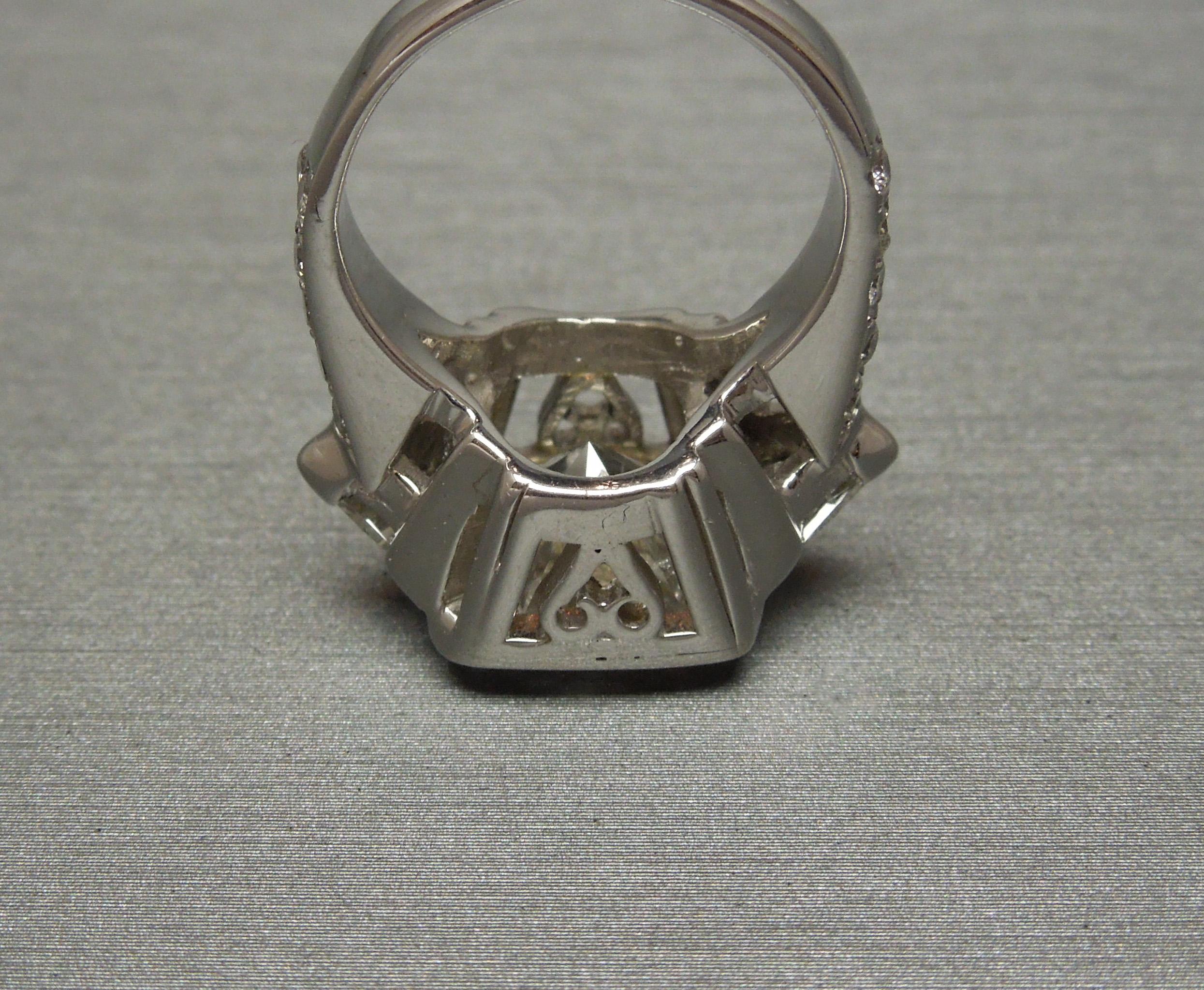 Round 5.10 Carat Solitaire and Trillion Cut Diamond Ring In Good Condition For Sale In METAIRIE, LA