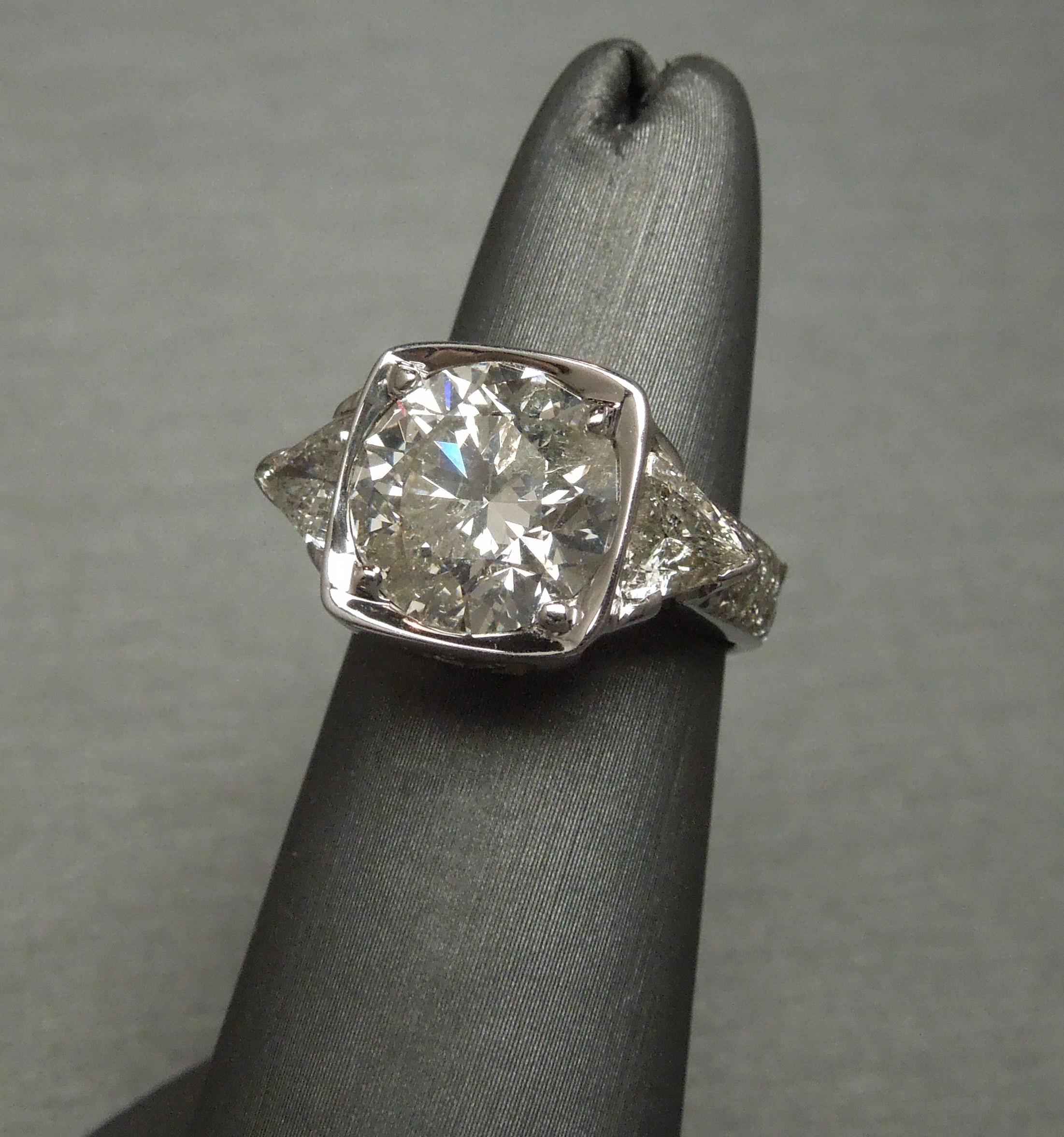 Women's Round 5.10 Carat Solitaire and Trillion Cut Diamond Ring For Sale