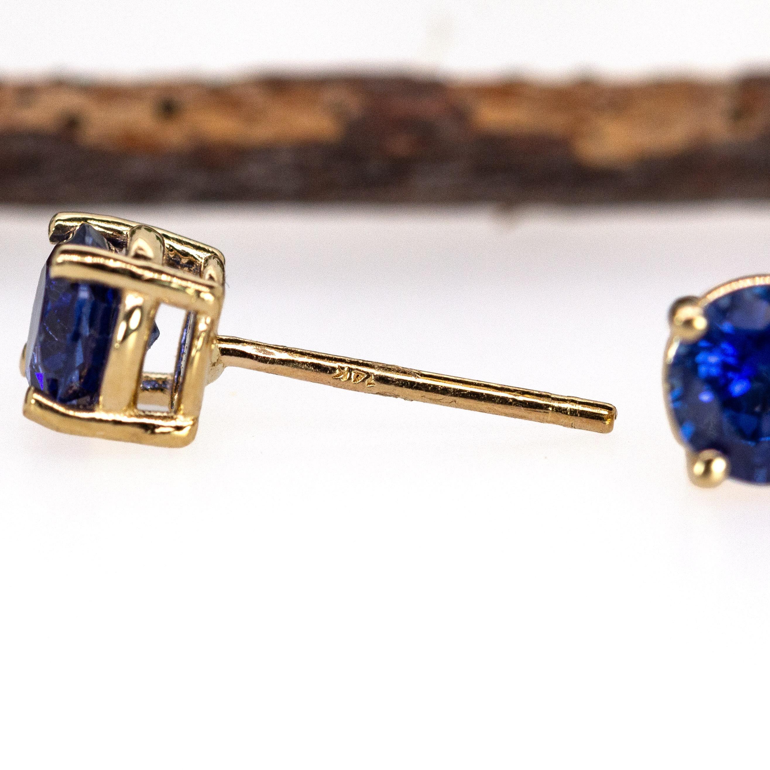 Boucles d'oreilles solitaires en or massif 14K avec saphir de Ceylan AAA de 5 mm de diamètre en vente 1