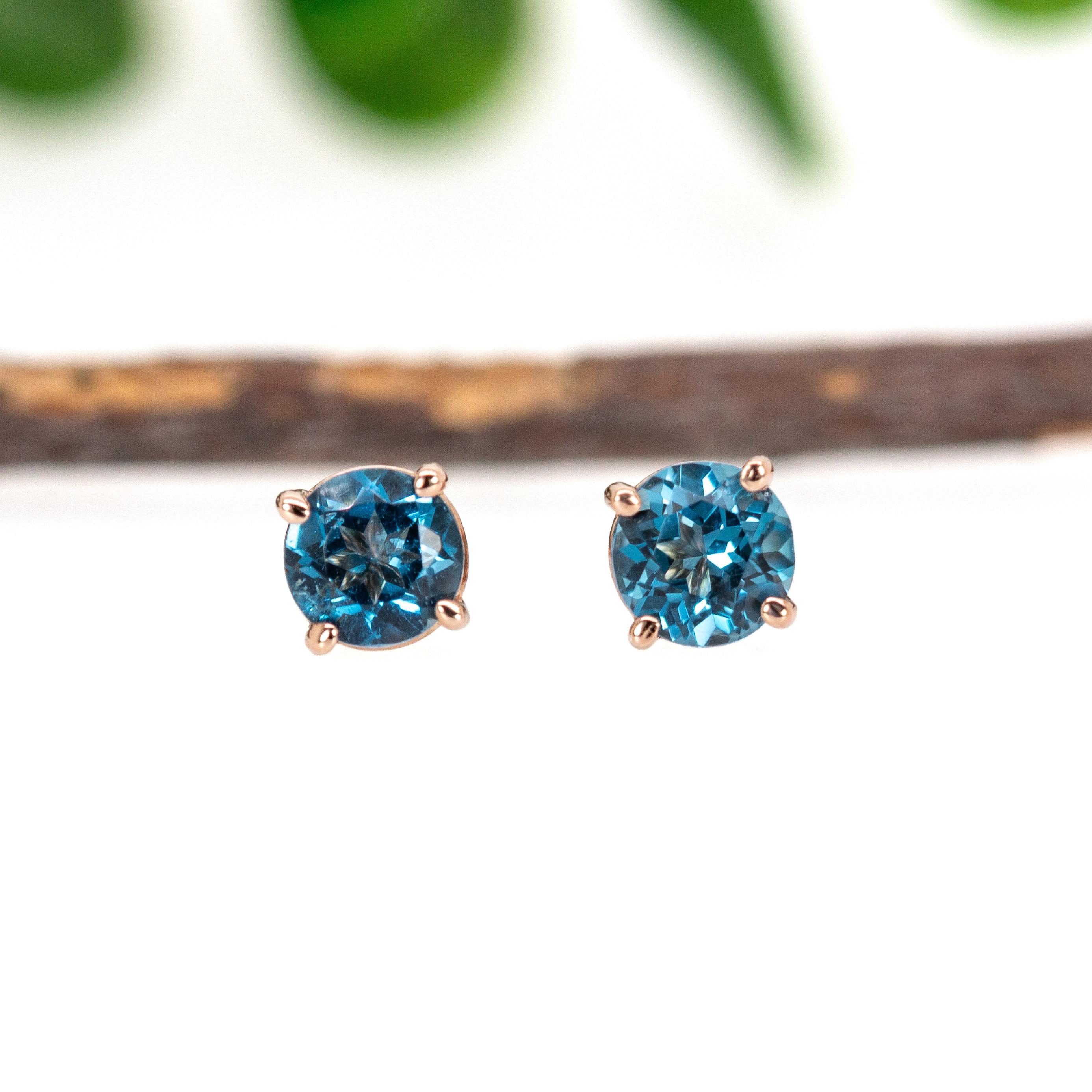 Runder 5 mm brasilianischer Blautopas mit Solitär aus massivem 14-karätigem Roségold (Zeitgenössisch) im Angebot