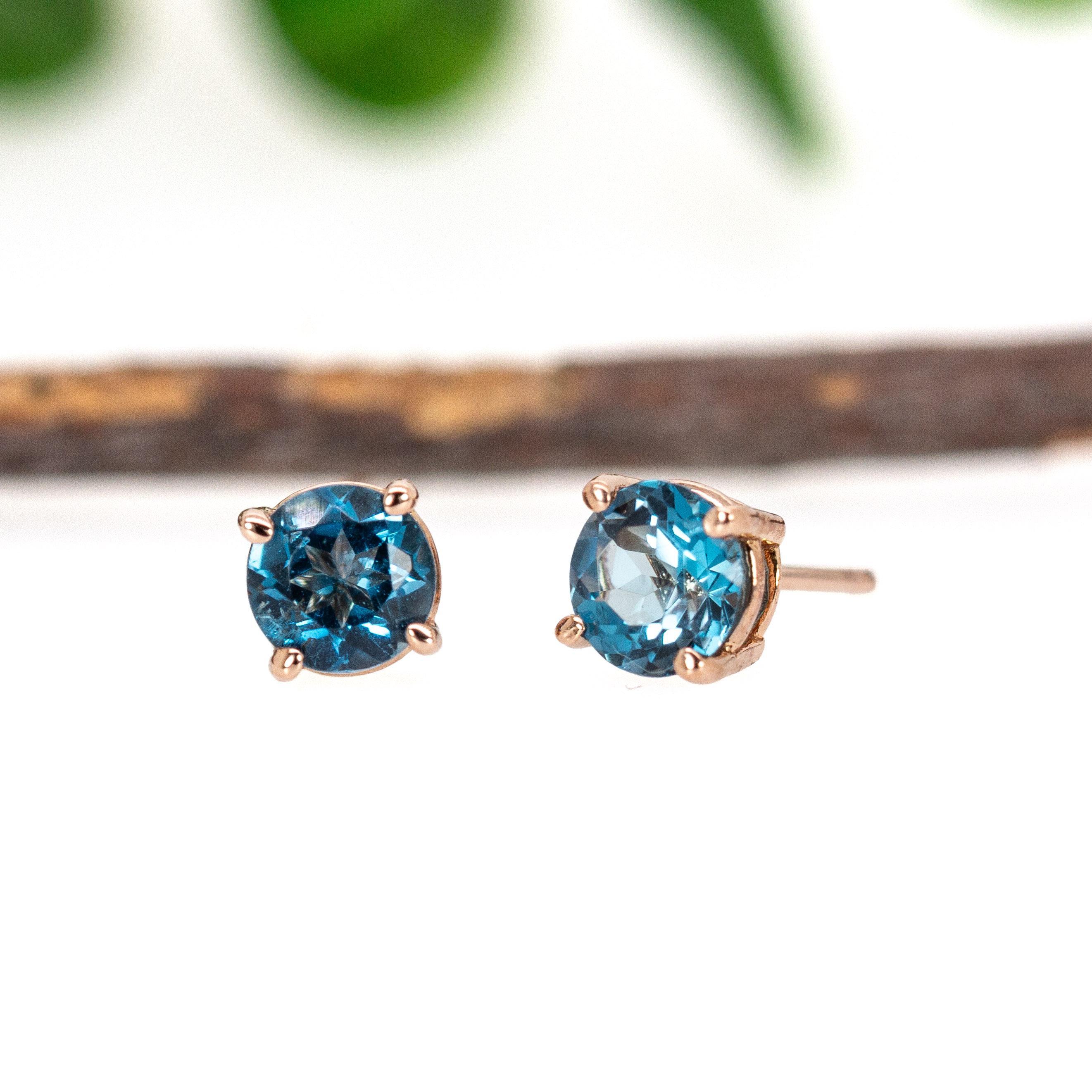 Runder 5 mm brasilianischer Blautopas mit Solitär aus massivem 14-karätigem Roségold (Rundschliff) im Angebot