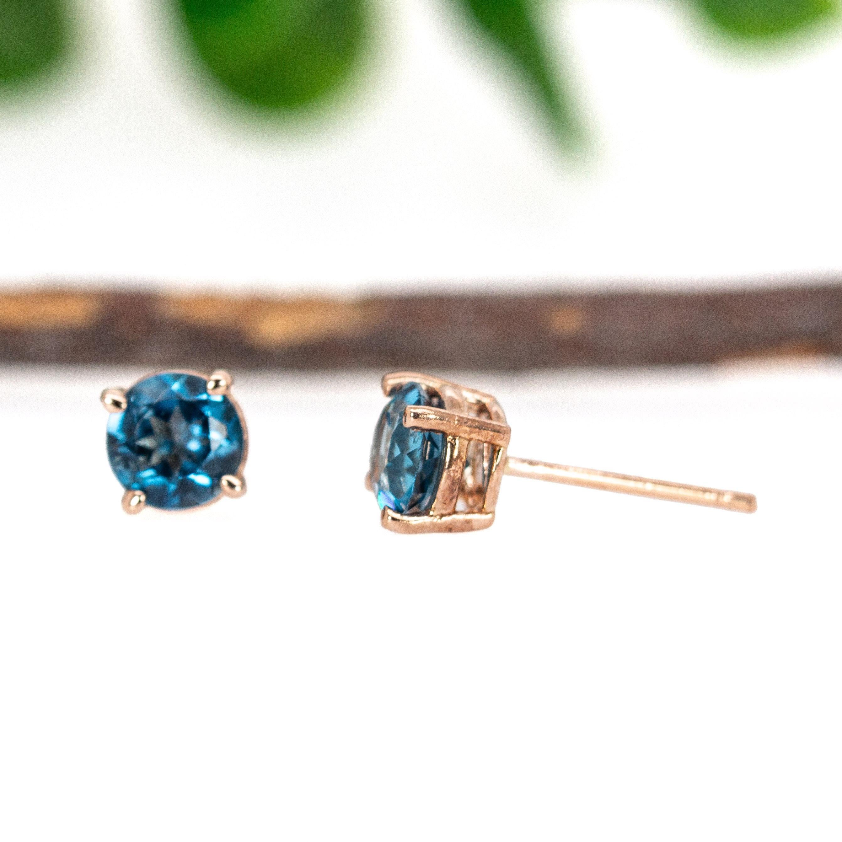 Runder 5 mm brasilianischer Blautopas mit Solitär aus massivem 14-karätigem Roségold im Zustand „Neu“ im Angebot in Columbus, OH