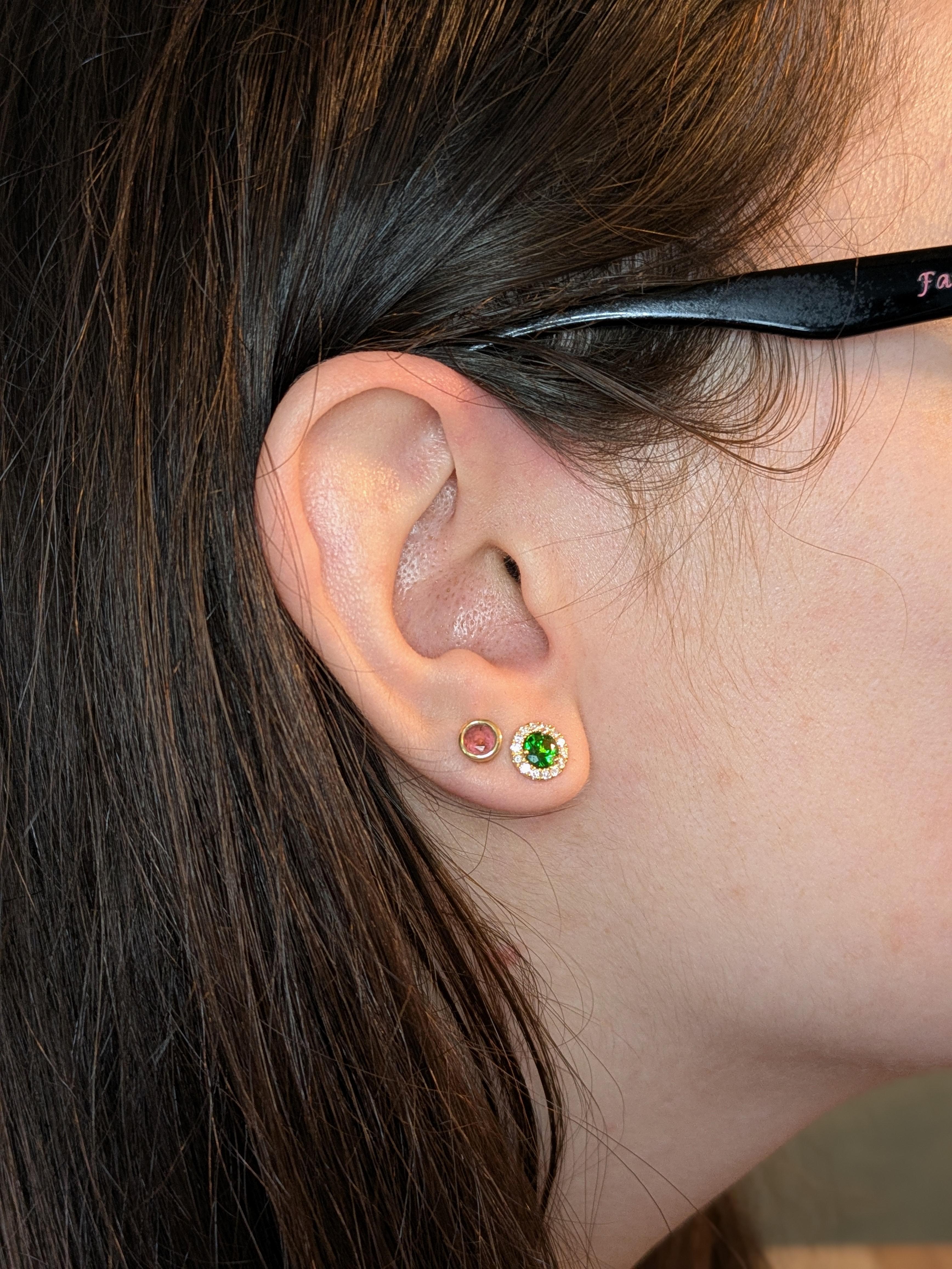 Art Déco Round 5mm - Tanzania Tsavorite Earrings w Natural Diamond Halo in Solid 14K Gold in vendita