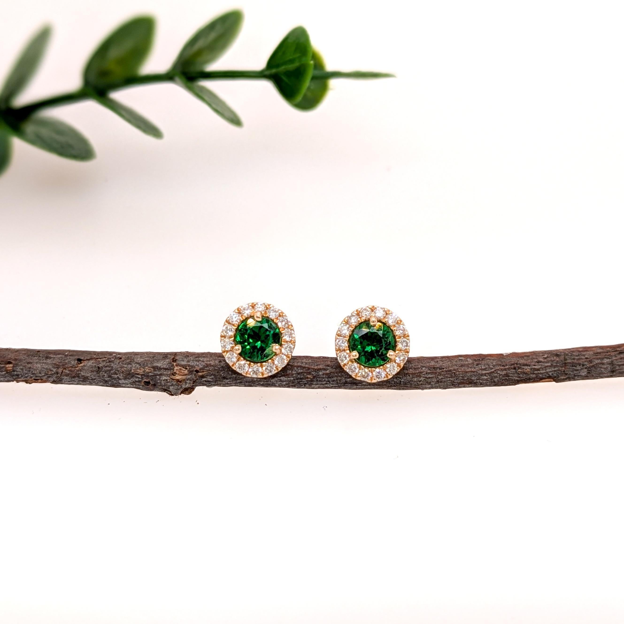 Taglio rotondo Round 5mm - Tanzania Tsavorite Earrings w Natural Diamond Halo in Solid 14K Gold in vendita