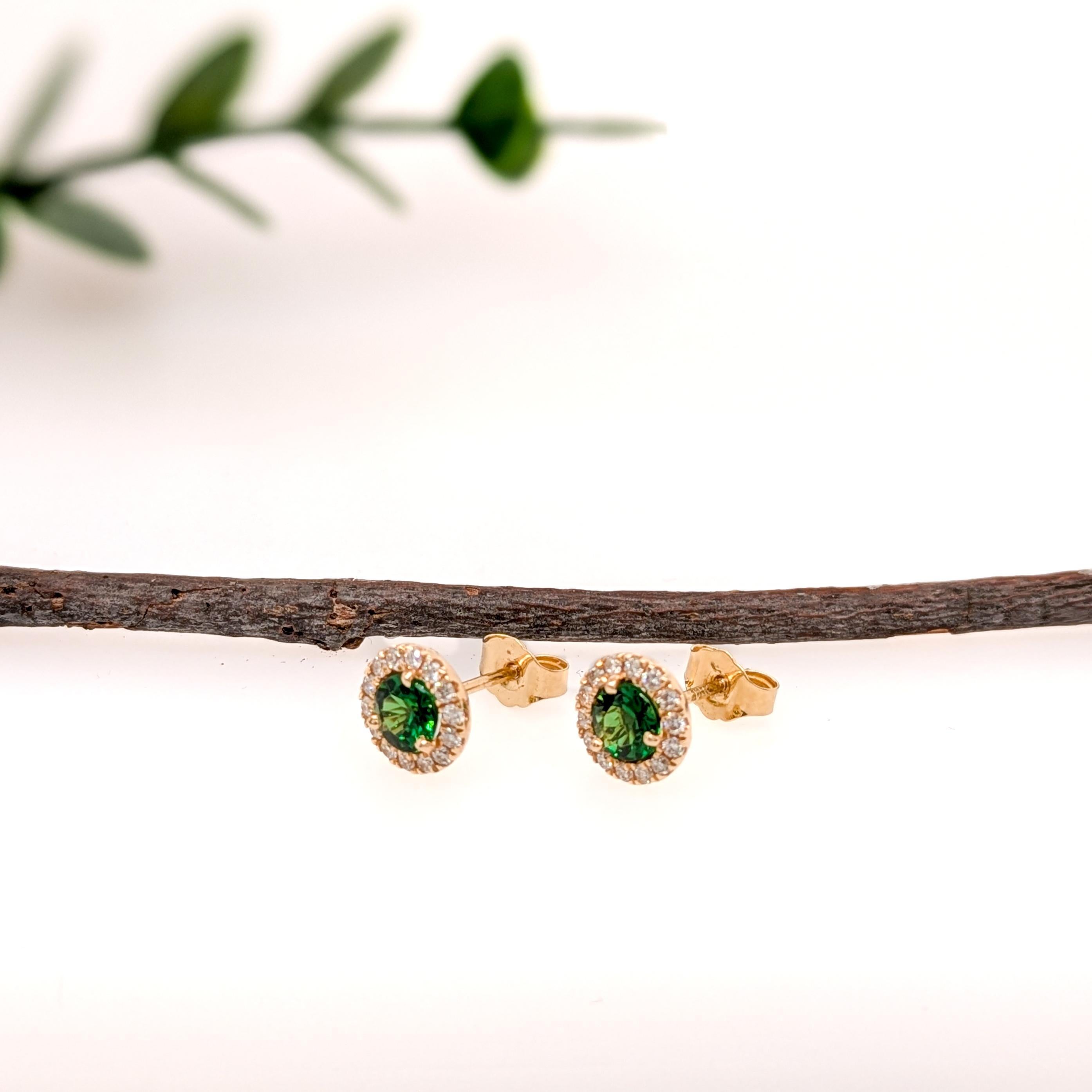 Round 5mm - Tanzania Tsavorite Earrings w Natural Diamond Halo in Solid 14K Gold In condizioni Nuovo in vendita a Columbus, OH