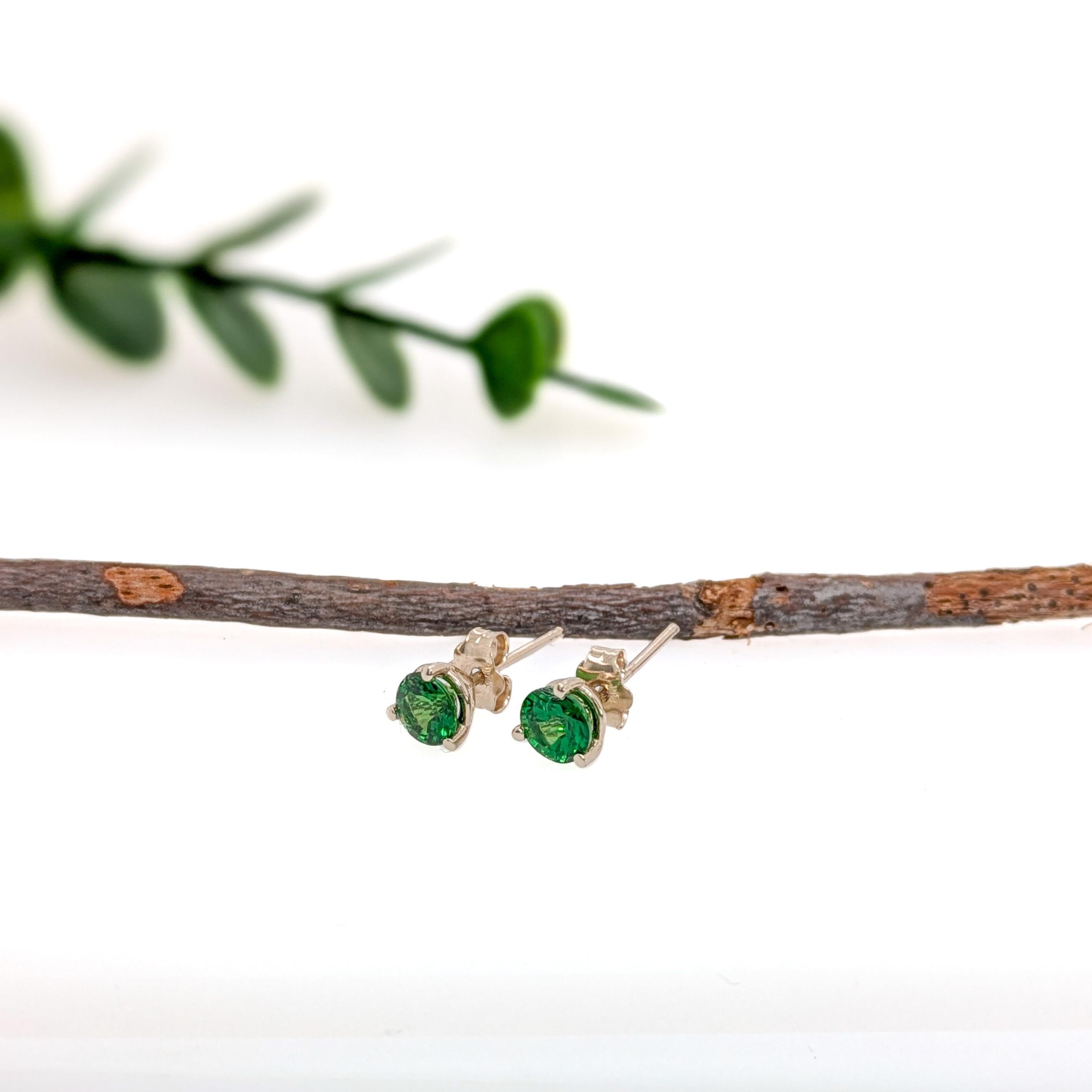 Runde 5mm - Tsavorit Solitär Martini Ohrstecker in massivem 14K Weißgold (Rundschliff) im Angebot