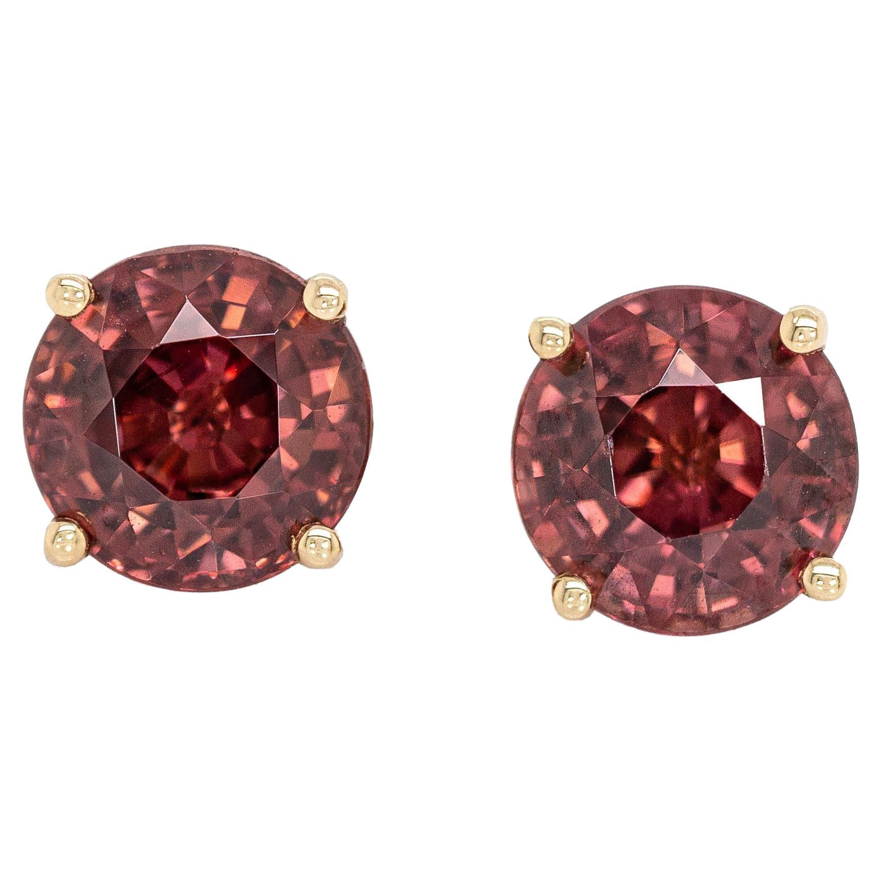 Borchie solitarie con zircone rosso rotondo da 6,5 mm: Oro massiccio 14K, montatura a 4 punte