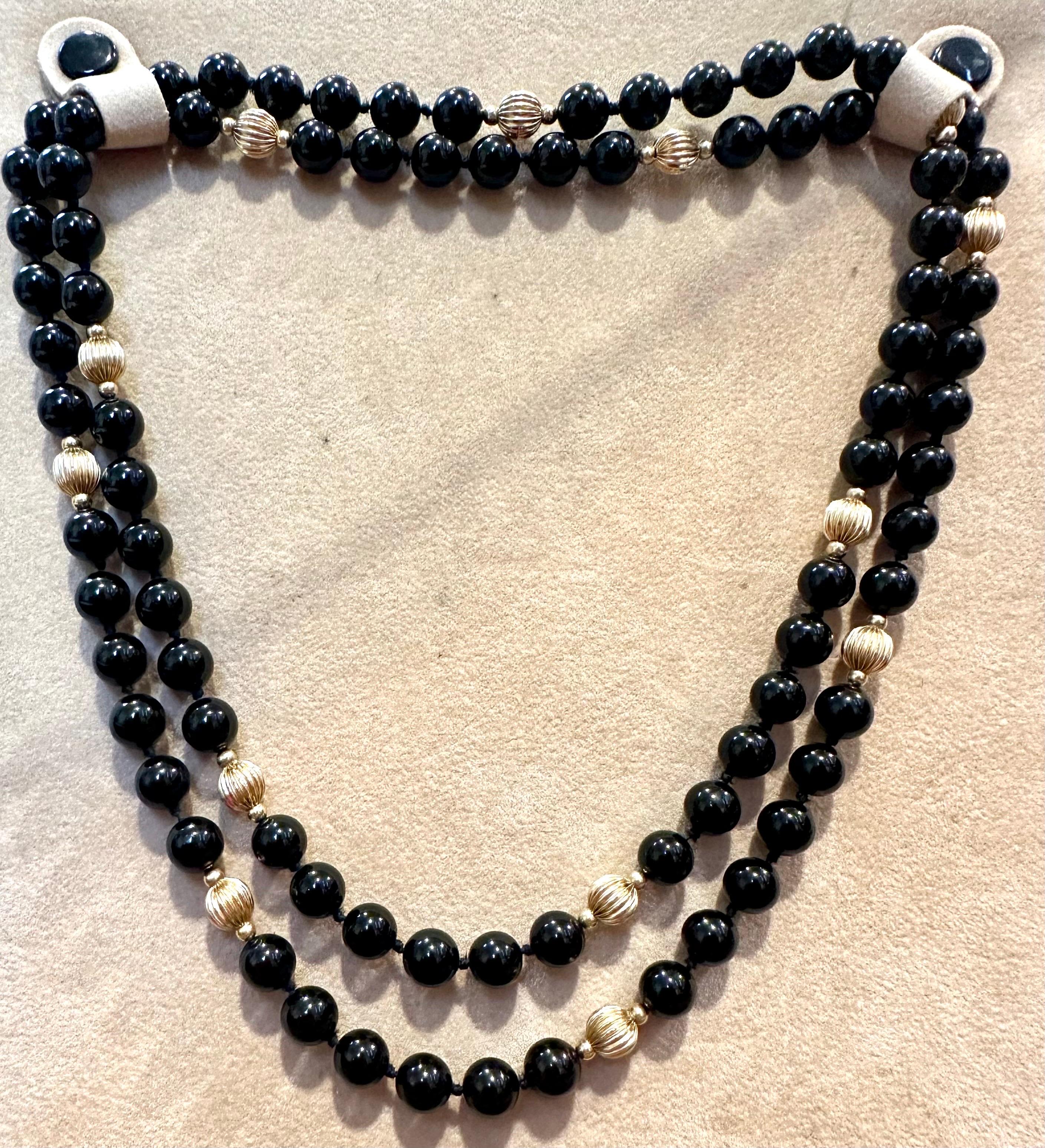 Runde 8 MM Perle Schwarzer Onyx & 14 Karat Gold Perlenkette 36 Zoll lang
Wunderschön, sehr schick, aber auch gut für Freizeitkleidung 
Schwarze 8 MM Perlenkette, die eine  Auch 14 Karat Gelbgoldperlen

Bruttogewicht der Halskette 62 gm
sehr