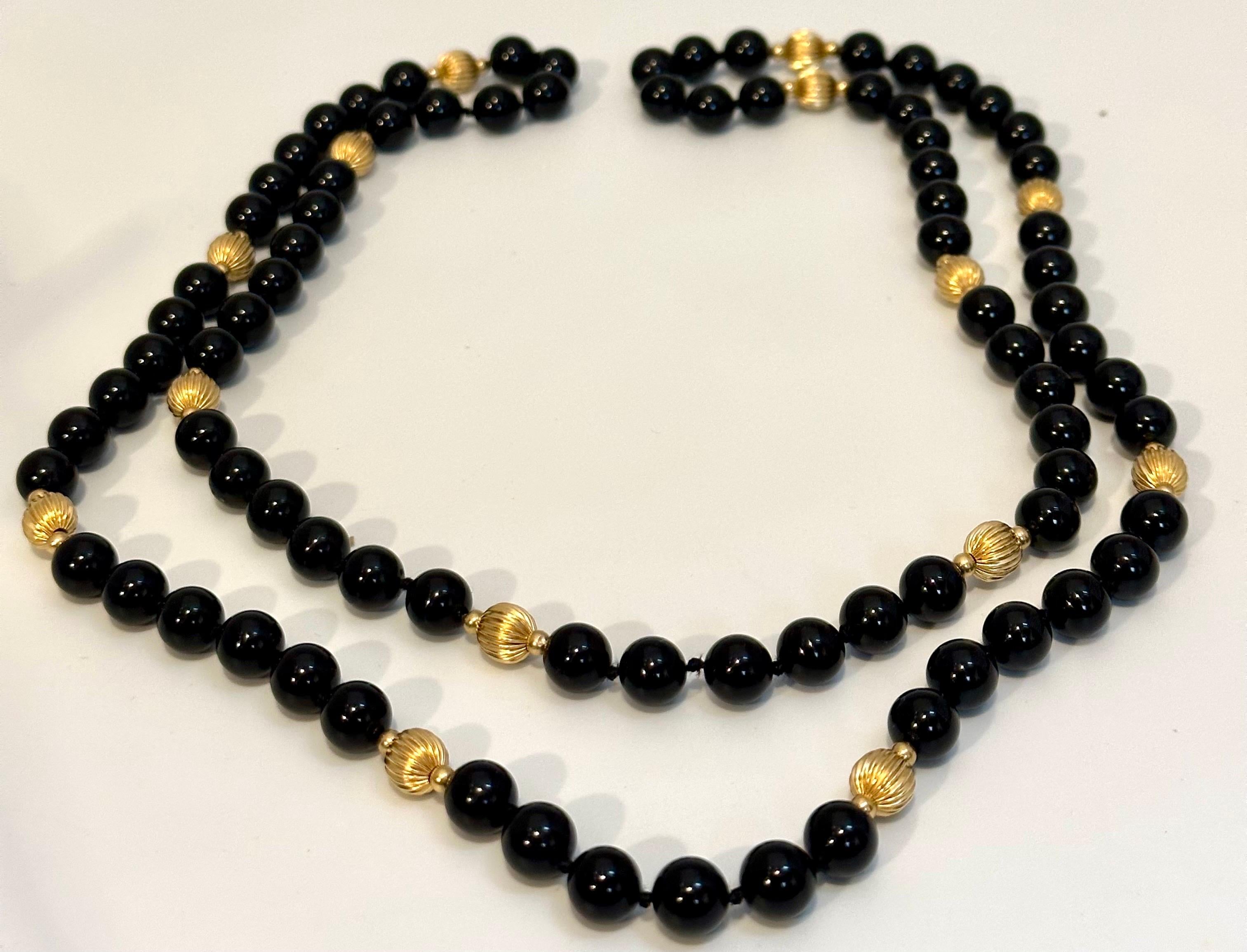 Runde Perle Schwarzer Onyx & 14 Karat Gold Perlenkette (Rundschliff)