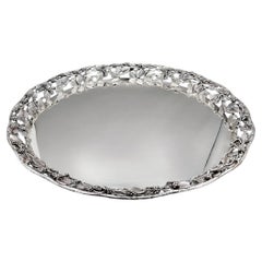 Round 800-fine silver tray with a blackberry border