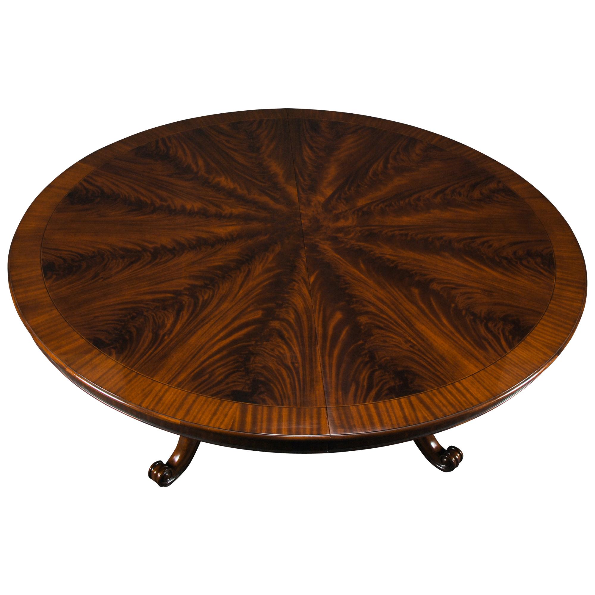 Round 84 inch Table In New Condition For Sale In Annville, PA
