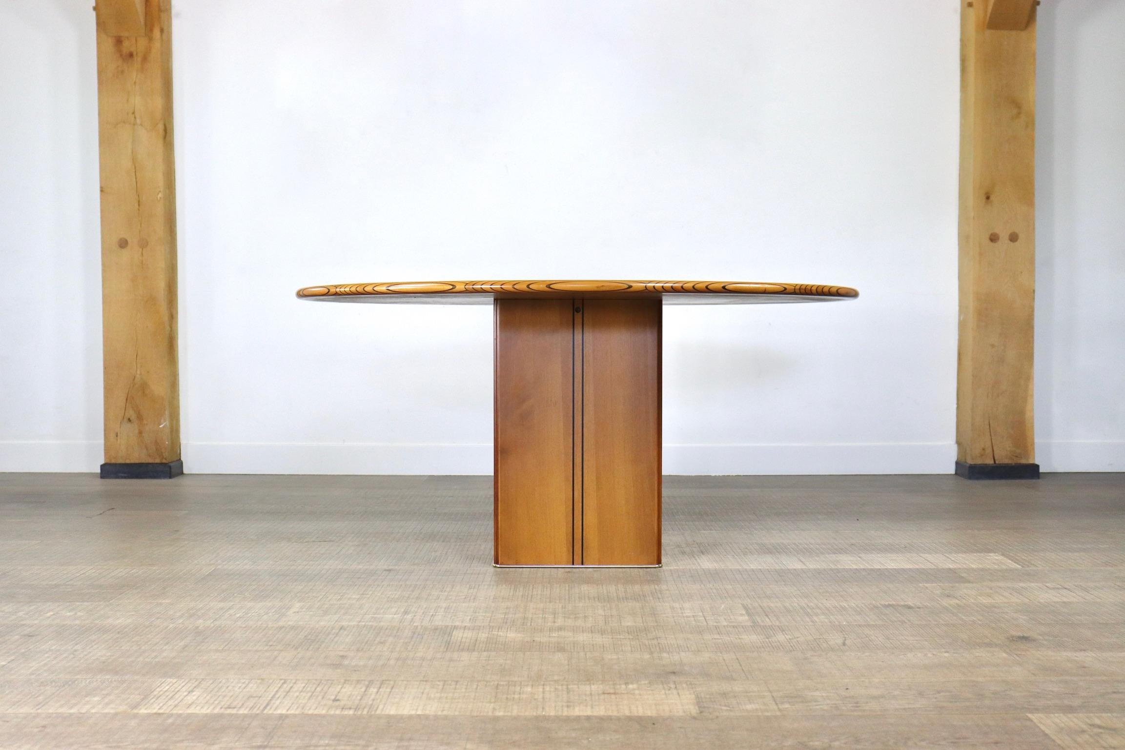 Round Africa Table by Afra & Tobia Scarpa, Maxalto Artona Series, Italy, 1970s In Excellent Condition In ABCOUDE, UT