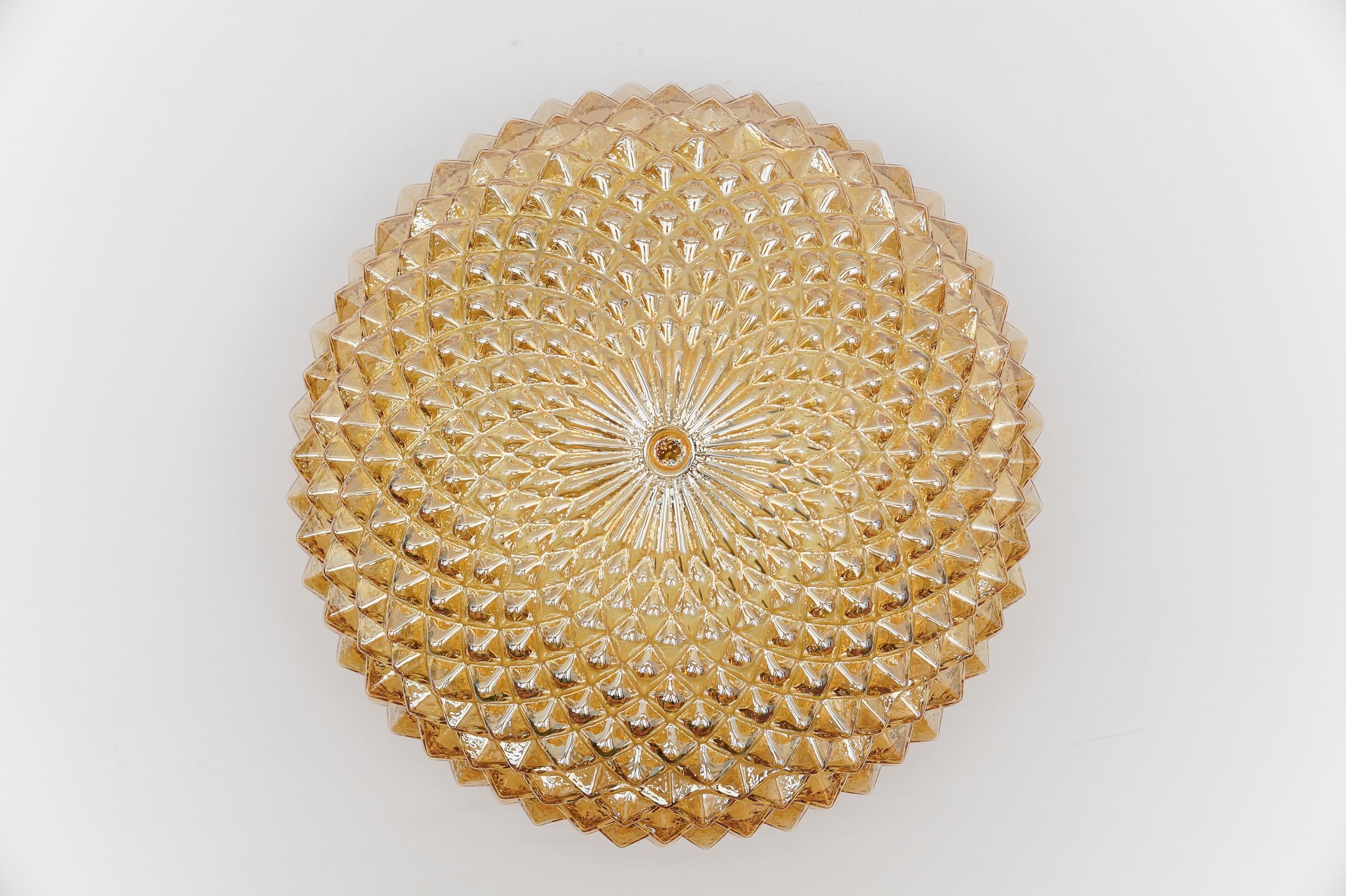 Lampada da incasso in vetro trasparente a bolle, Germania, anni '60 

L'apparecchio necessita di 1 lampadina standard E27 da 60W max.

Le lampadine non sono incluse.

È possibile installare questo apparecchio in tutti i paesi (Stati Uniti,