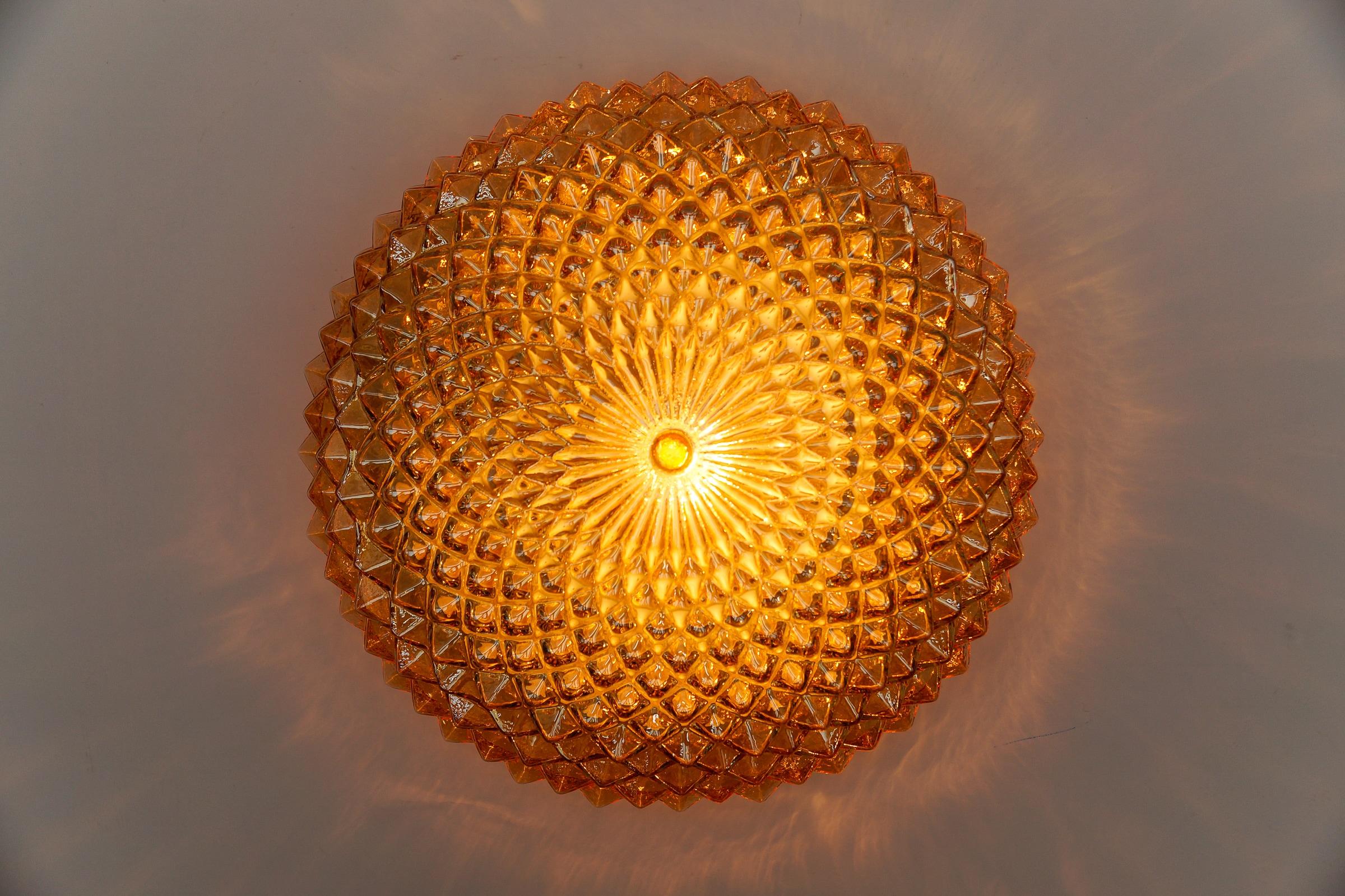 Mid-Century moderno Lampada da incasso rotonda in vetro ambrato a bolle, Germania, anni '60