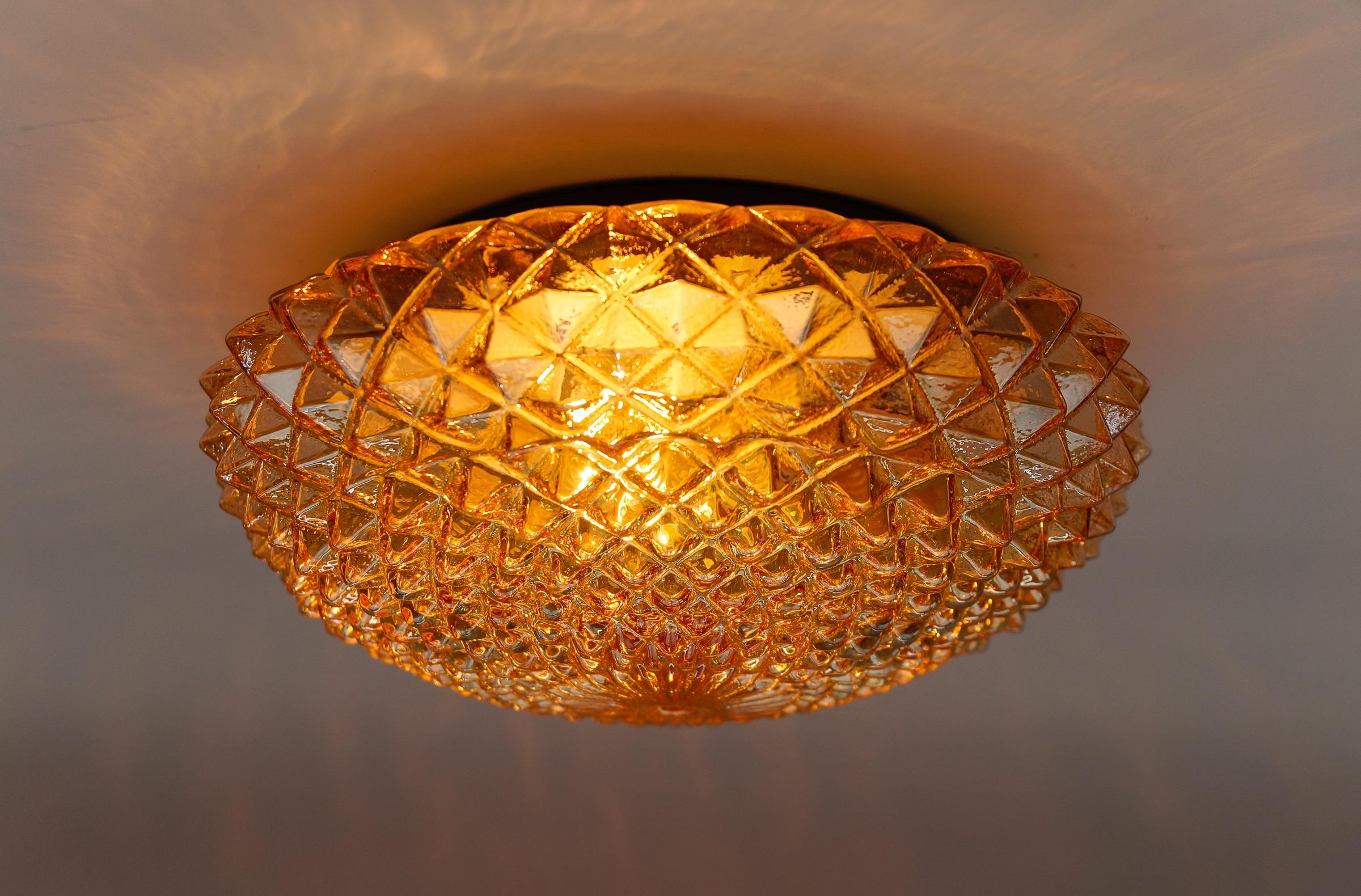 Lampada da incasso rotonda in vetro ambrato a bolle, Germania, anni '60 1