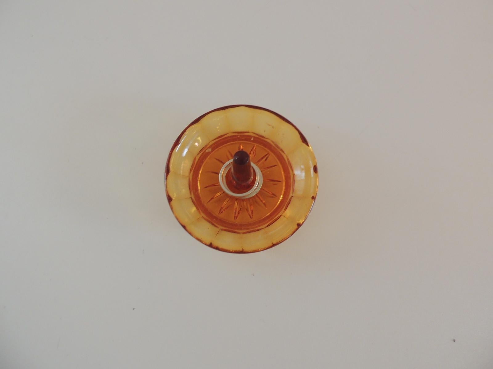 Round amber color glass ring holder.
(Rings not included)
Size: 3.5