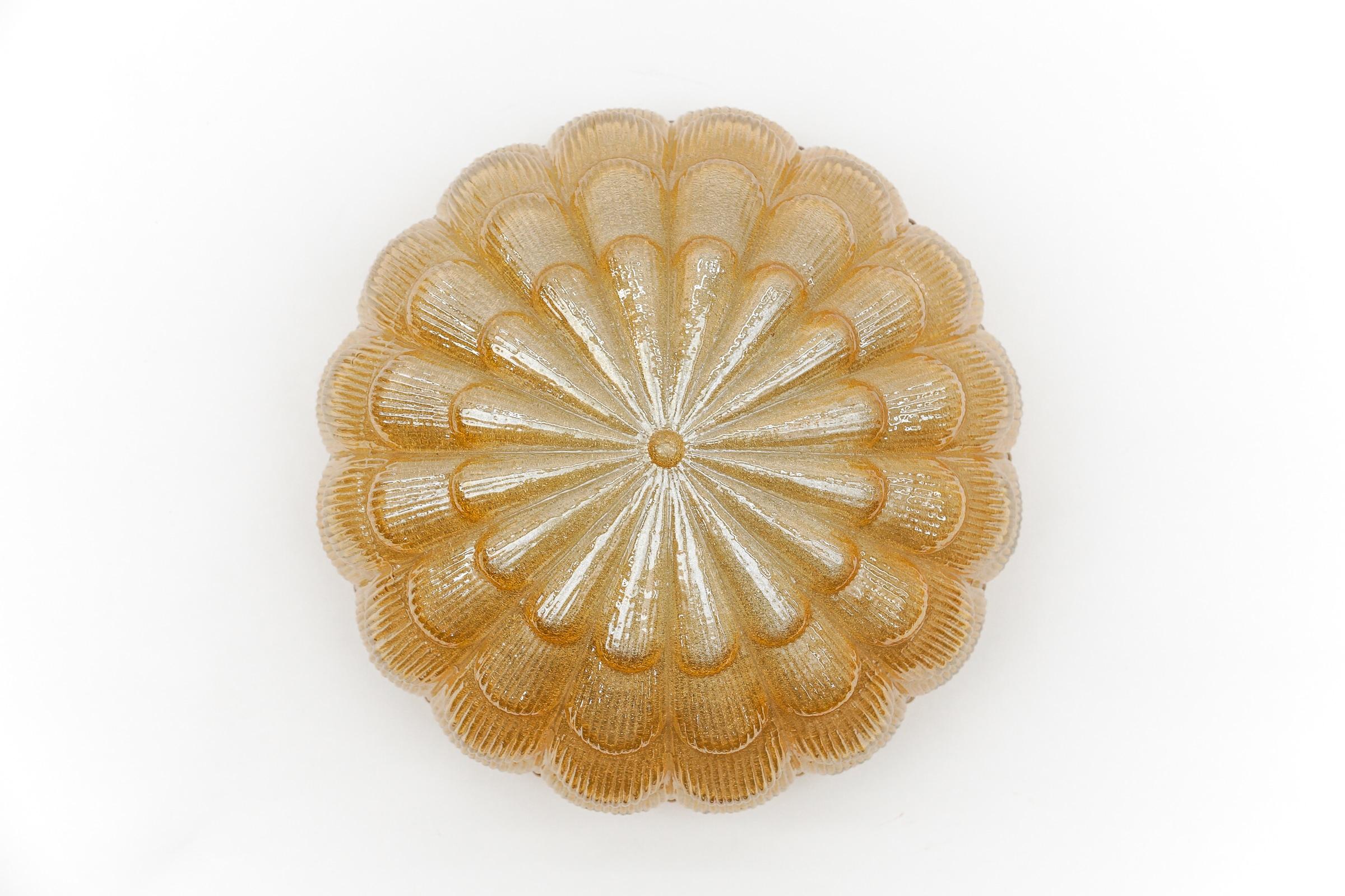 Runde Bernsteinglas-Wandleuchte / Unterputzdose, 1960er Limburg

Die Leuchte benötigt 1 x E27 Standard Glühbirne mit max. 60W.

Glühbirnen sind nicht enthalten. 

Es ist möglich, dieses Gerät in allen Ländern zu installieren (USA, Australien, Asien,