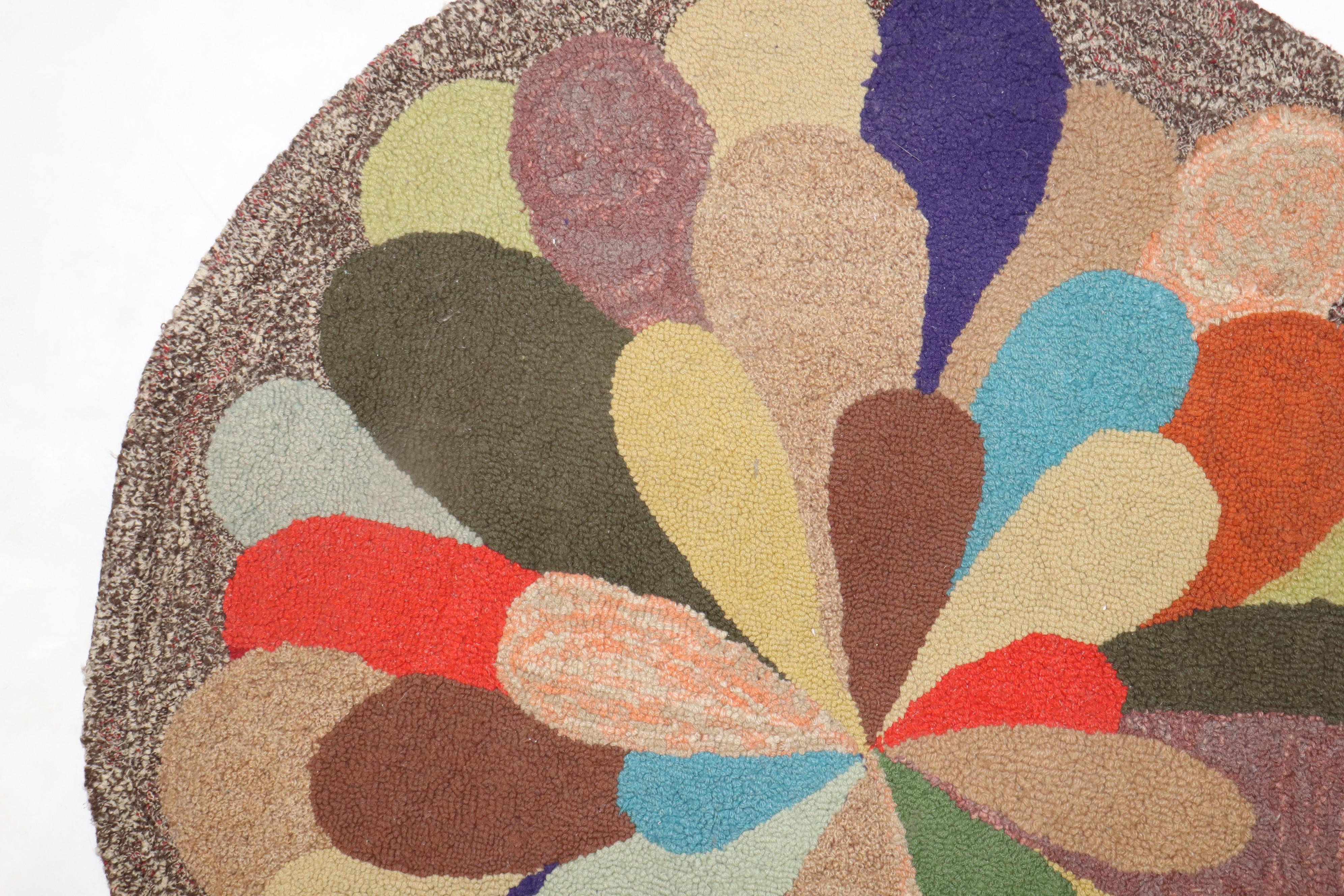 round hooked rug