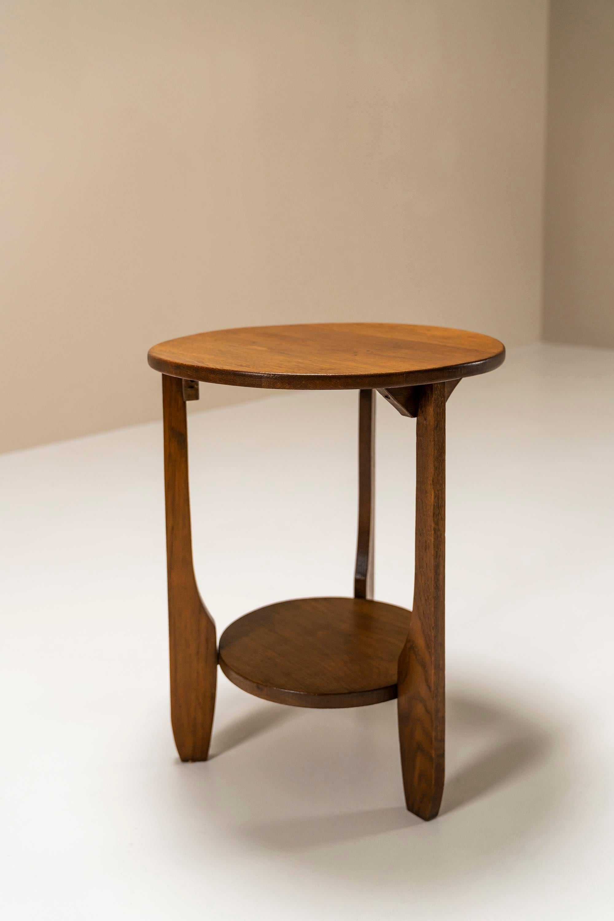 Round Amsterdam School Side Table in Oak, Netherlands, 1930s In Good Condition In Hellouw, NL