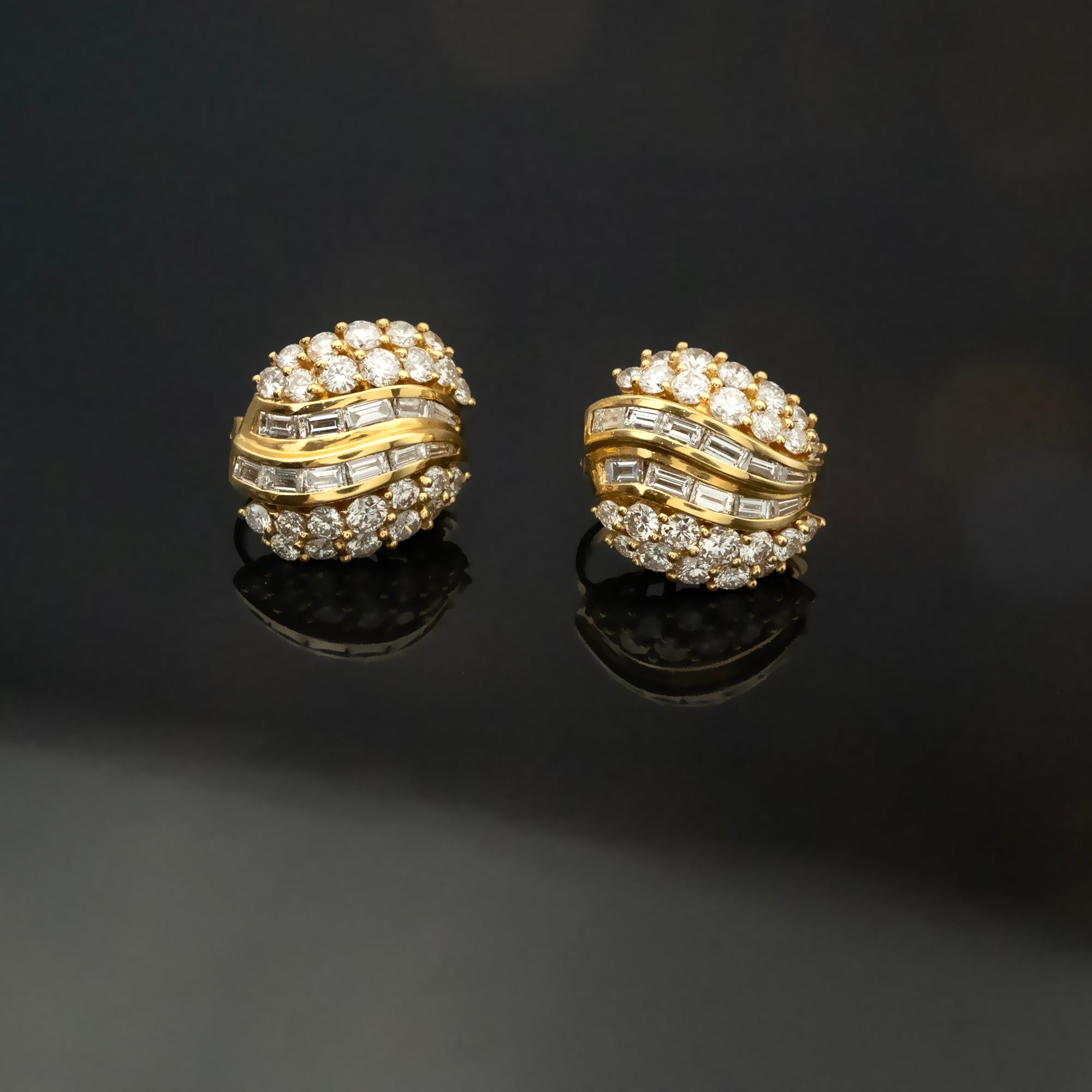 Women's Round and Baguette Diamond 18 Karat Yellow Gold Cluster Clip-On Earrings For Sale