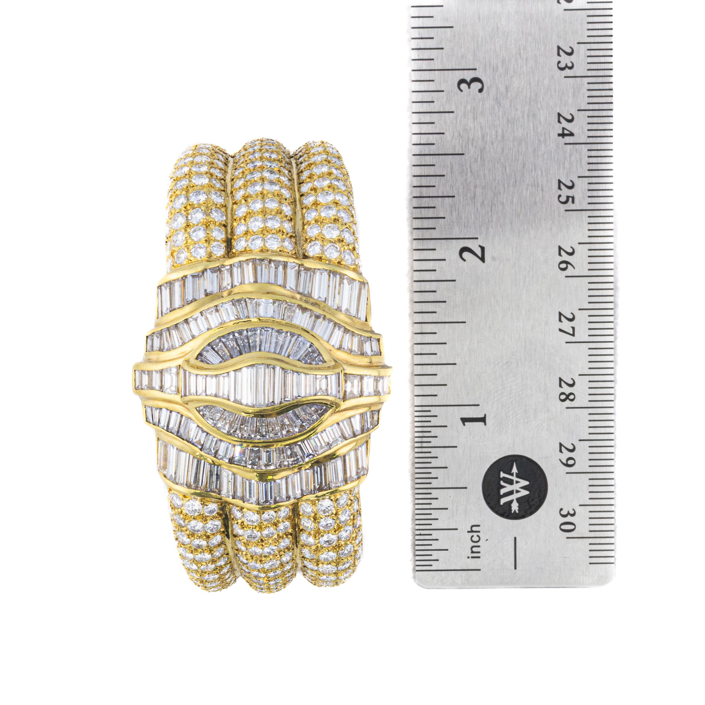 Runder und Baguette Diamant Armreif im Zustand „Hervorragend“ im Angebot in New York, NY