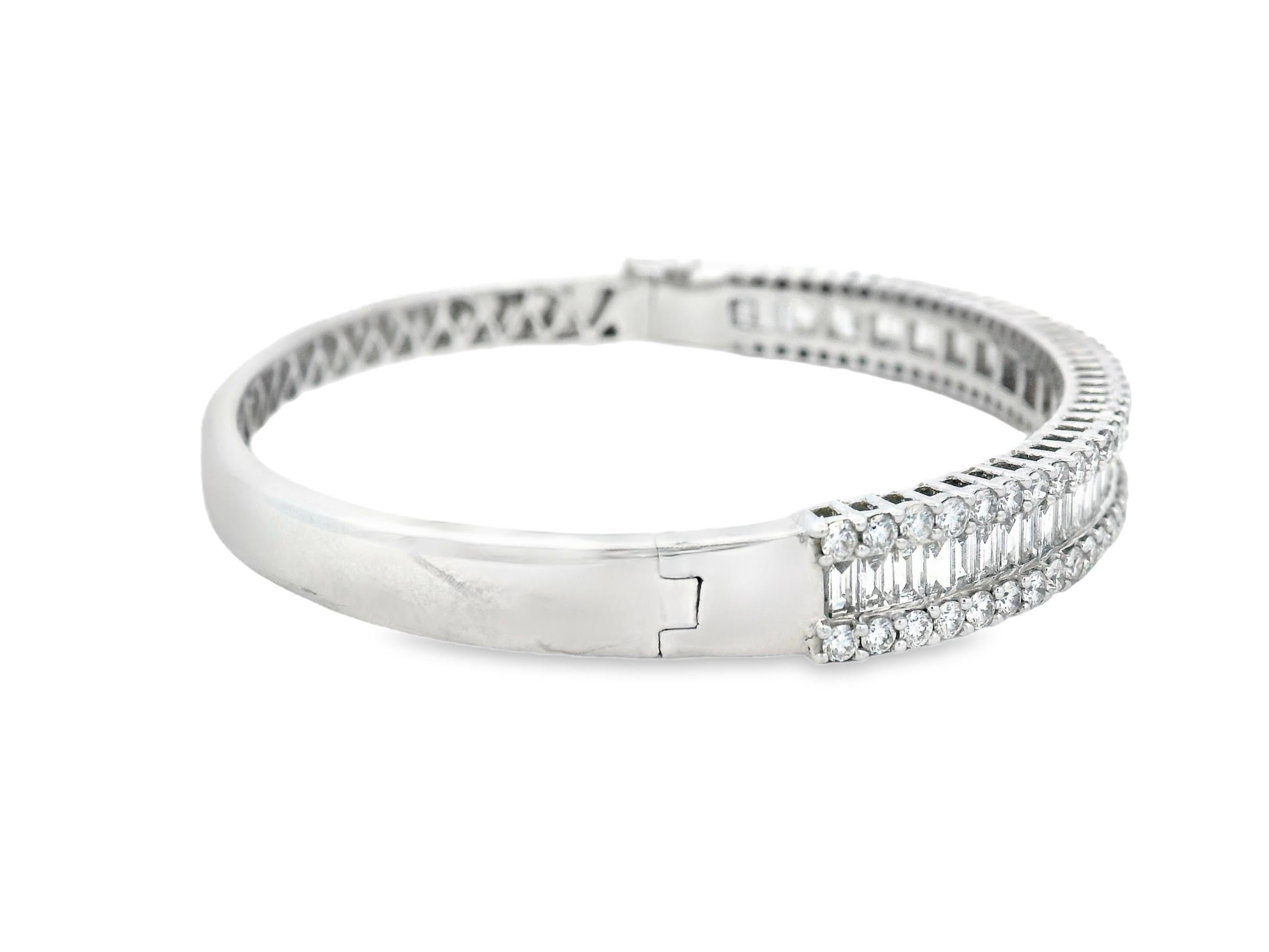 Natural Round and Baguette Diamond Bangle in 14K White Gold 4.50ct In condizioni Nuovo in vendita a New York, NY