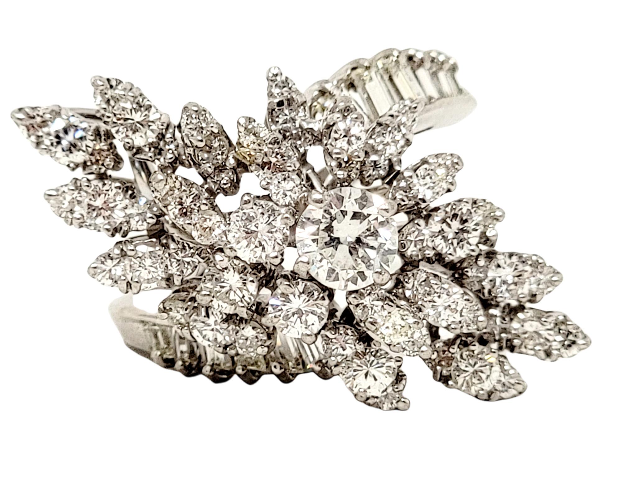 Runder und Baguette-Diamant Diagonal Sprüh-Cocktailring 14 Karat Weißgold (Rundschliff)
