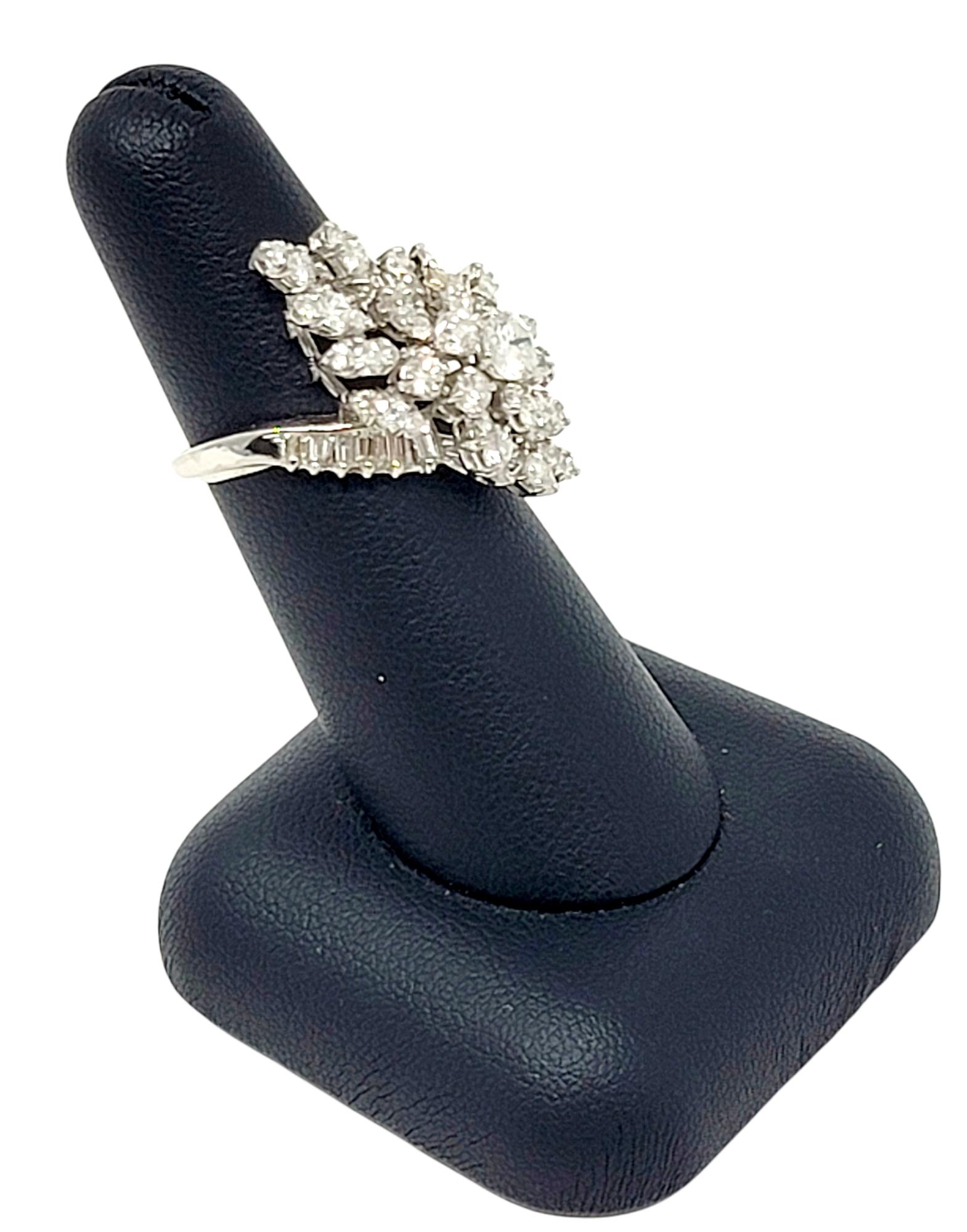 Runder und Baguette-Diamant Diagonal Sprüh-Cocktailring 14 Karat Weißgold 3