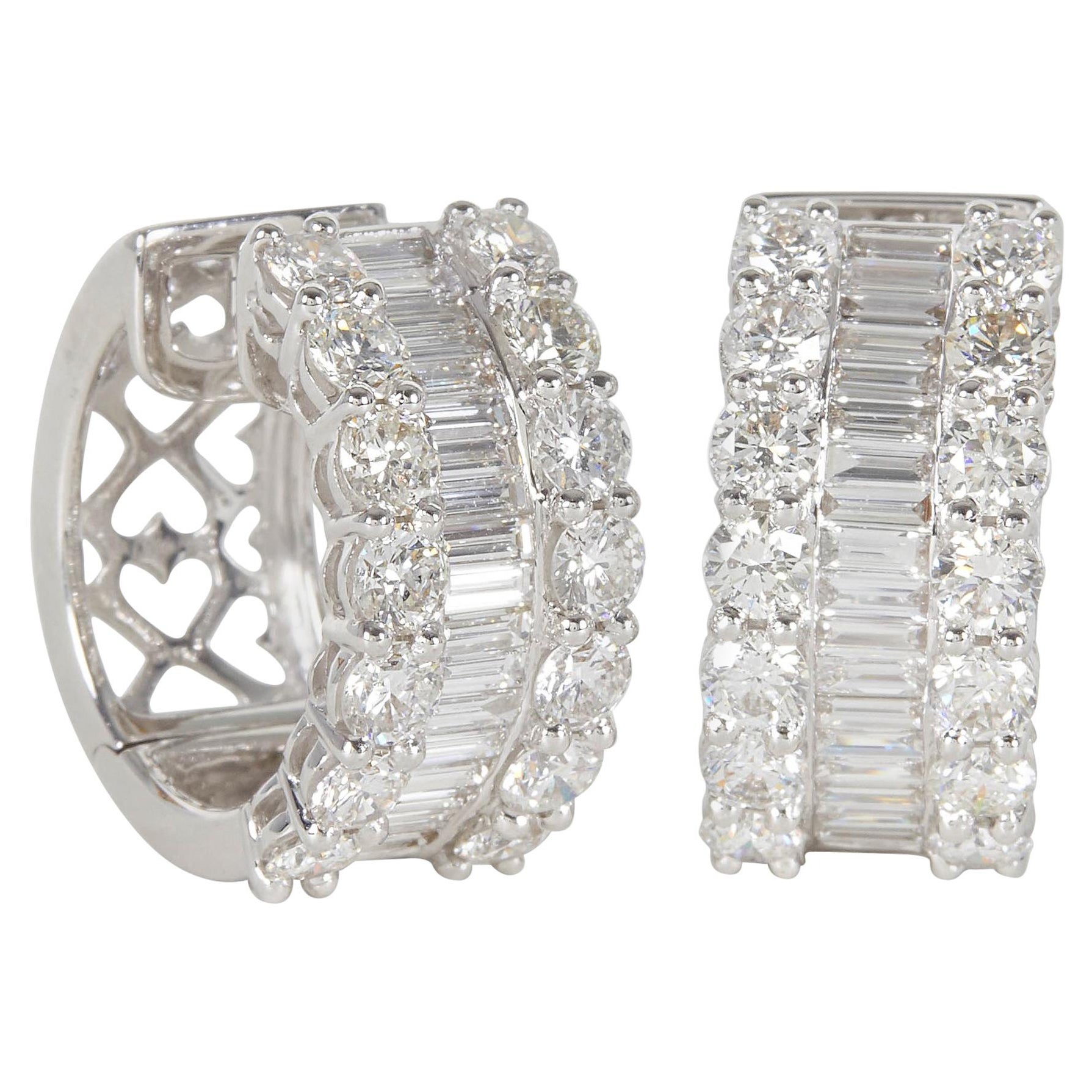 Boucles d'oreilles créoles Huggie en or avec diamants ronds et baguettes