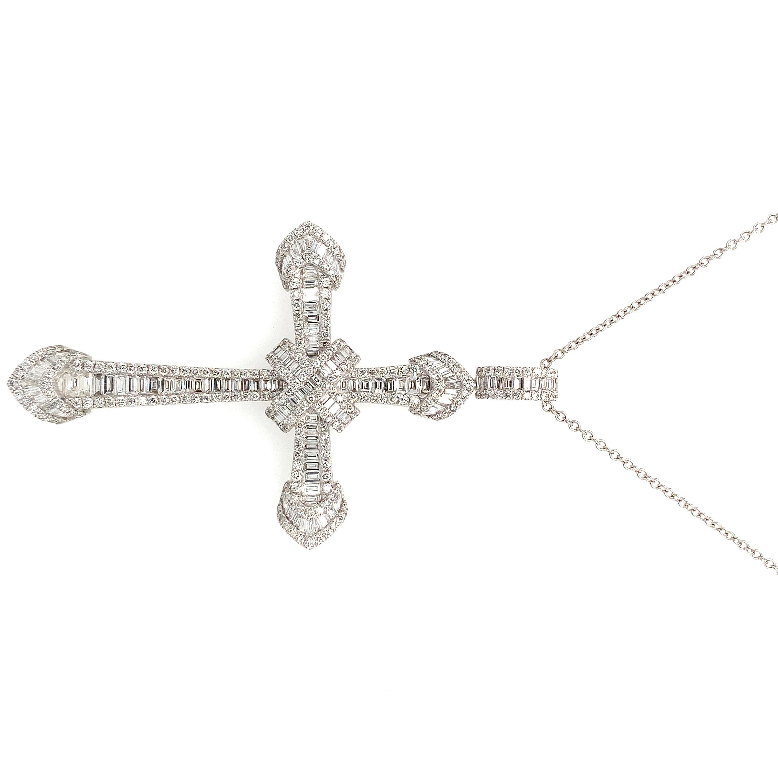 Art Déco Collana con diamanti rotondi e baguette srt deco a goccia grande in oro bianco 18 carati in vendita