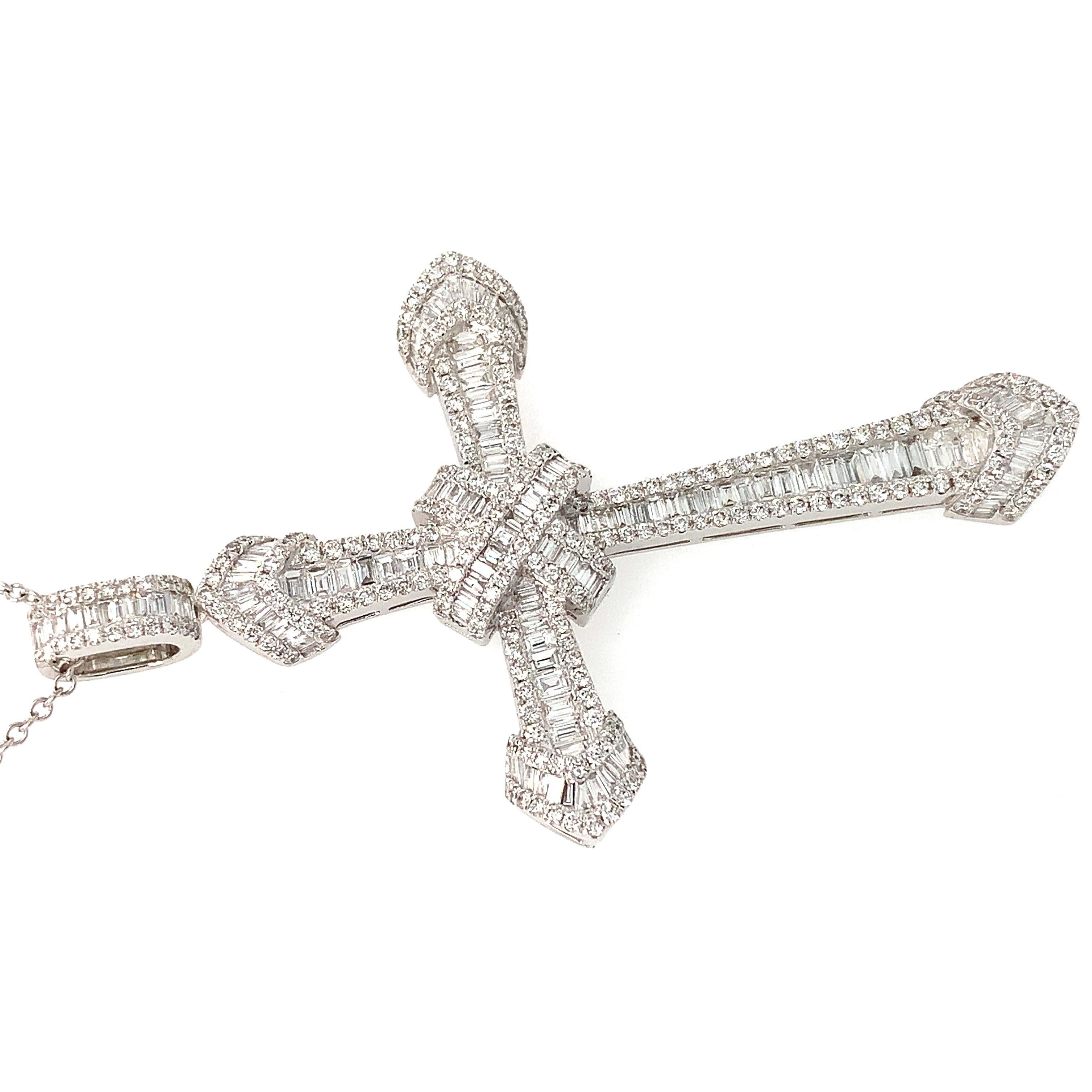 Collana con diamanti rotondi e baguette srt deco a goccia grande in oro bianco 18 carati in vendita 1