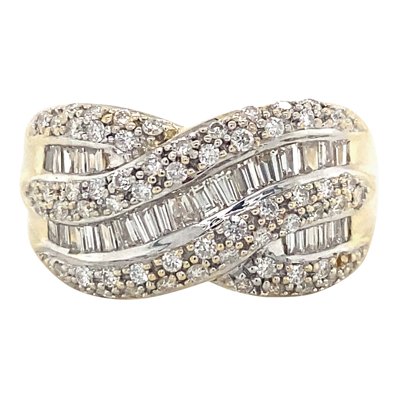 Runder und Baguette-Diamant-Twist-Ring aus 14K zweifarbigem Gold im Angebot