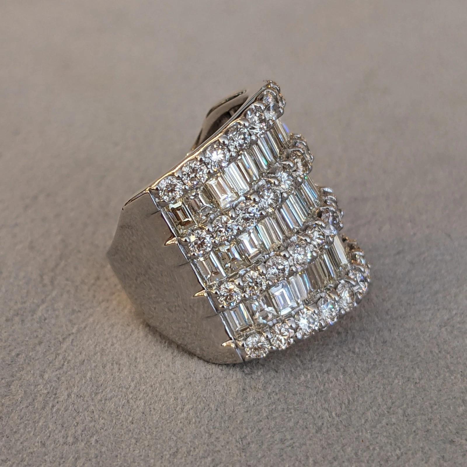 Round and Baguette Diamond Wide Band Ring 5.00 cttw in Platinum Excellent état - En vente à La Jolla, CA