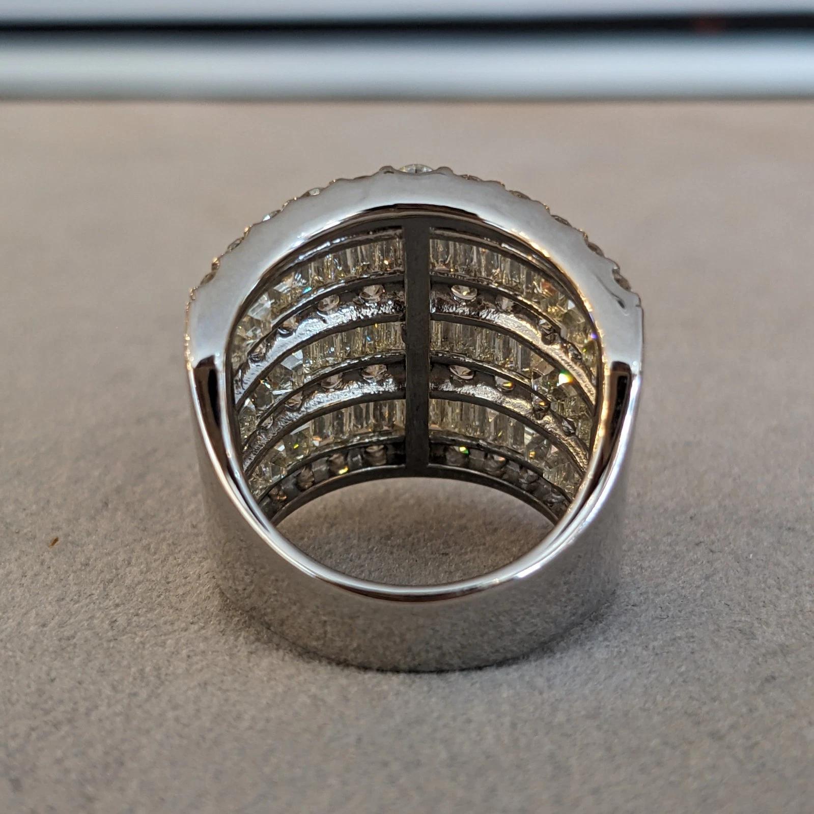 Round and Baguette Diamond Wide Band Ring 5.00 cttw in Platinum en vente 1