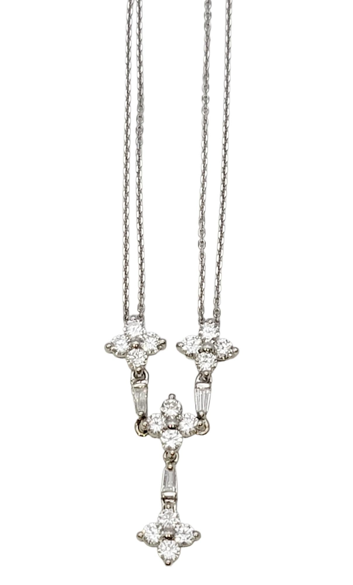 Taille ronde Collier goutte à double chaîne en or blanc avec diamants ronds et baguettes en forme de 