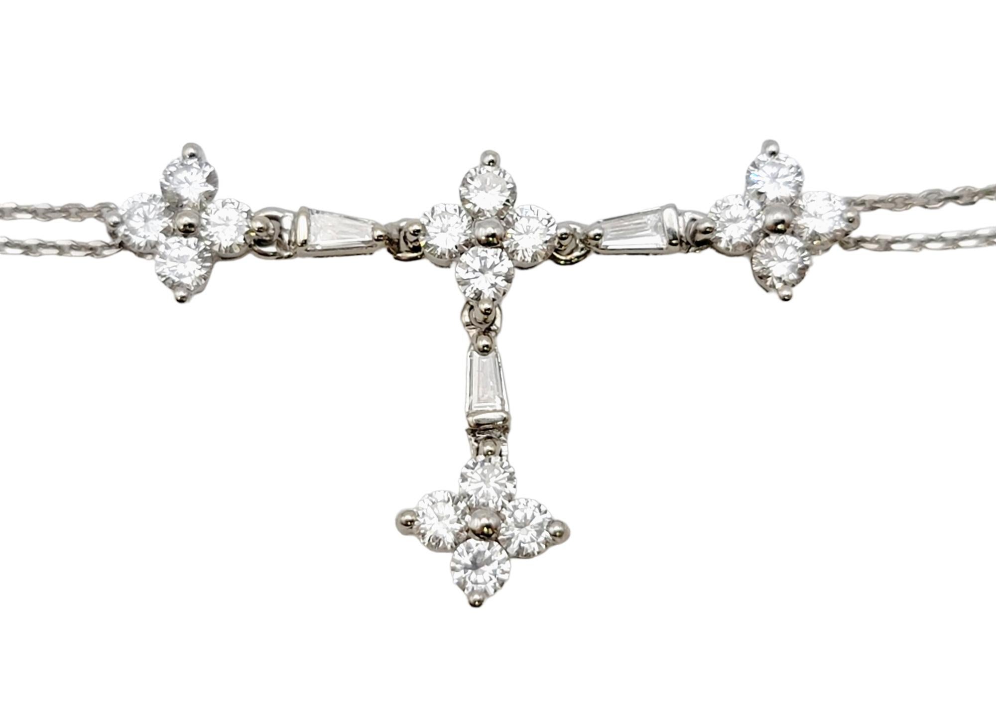 Collier goutte à double chaîne en or blanc avec diamants ronds et baguettes en forme de 