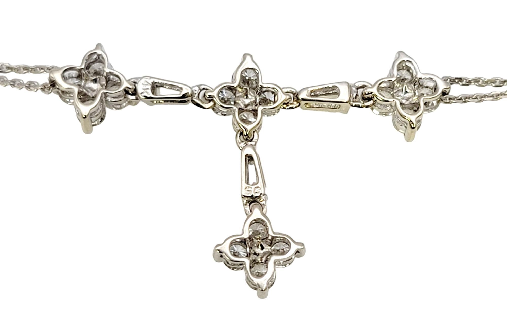 Collier goutte à double chaîne en or blanc avec diamants ronds et baguettes en forme de 