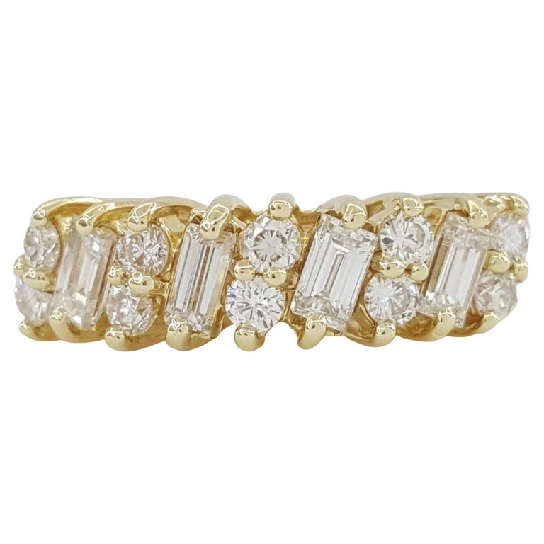 Round and Baguette Diamond Yellow Gold Ring For Sale at 1stDibs